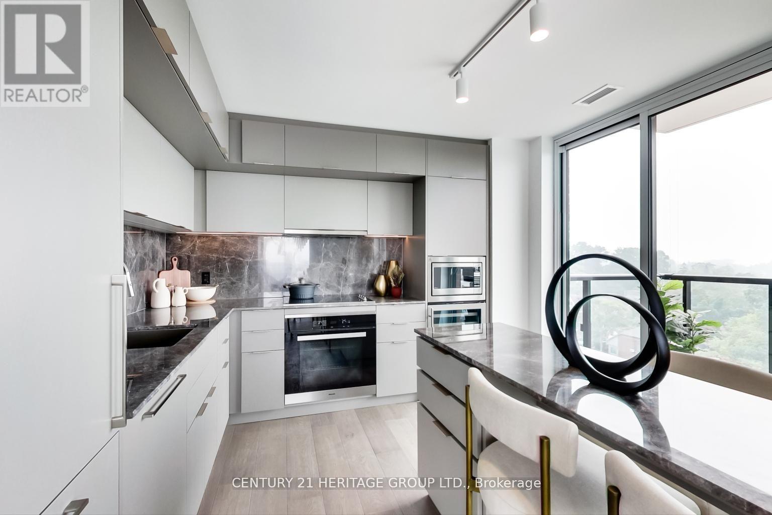 907 - 185 Alberta Avenue, Toronto (Oakwood Village), Ontario  M6C 0A5 - Photo 8 - C12390658