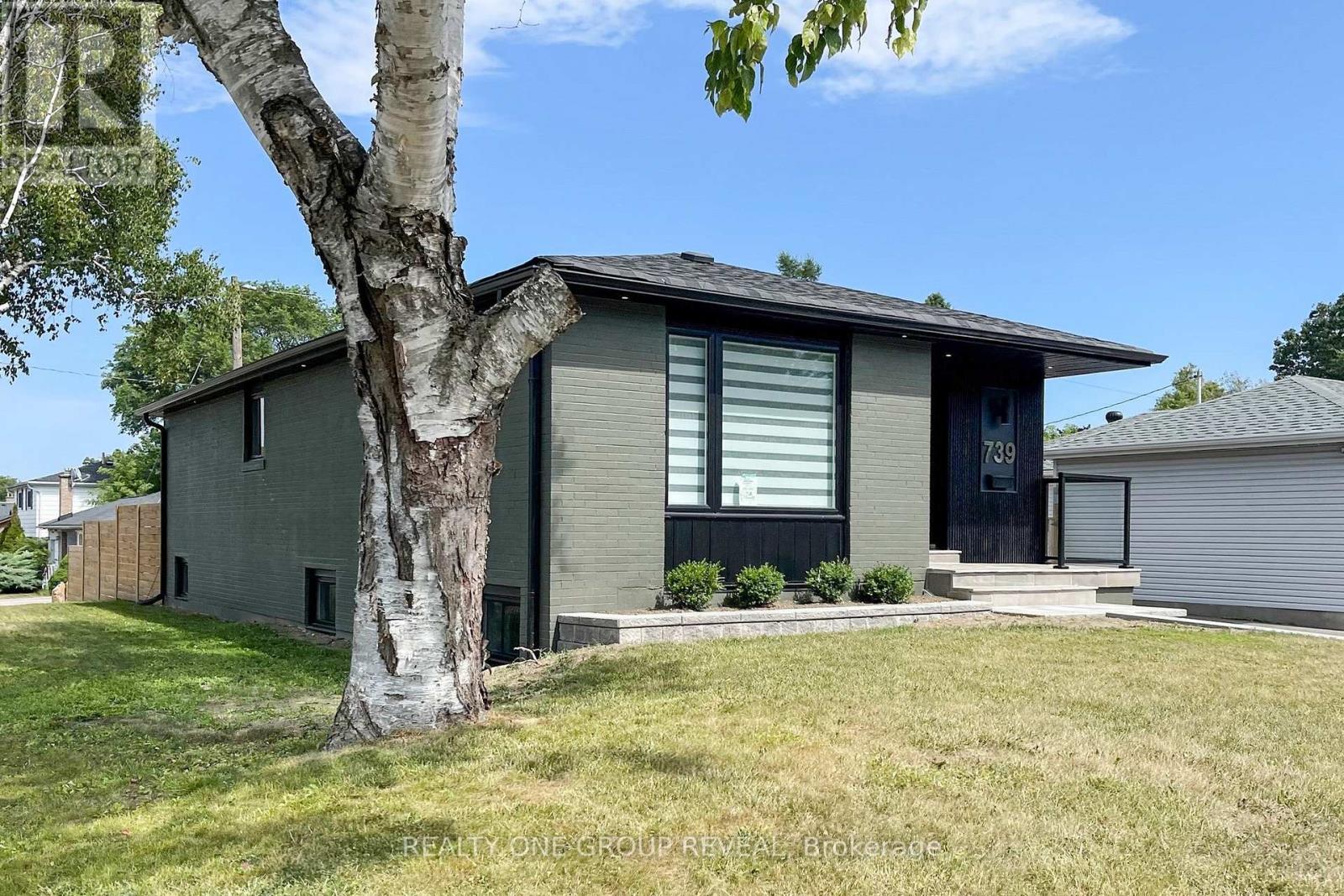 739 Annland Street, Pickering, Ontario  L1W 1B5 - Photo 2 - E12390609