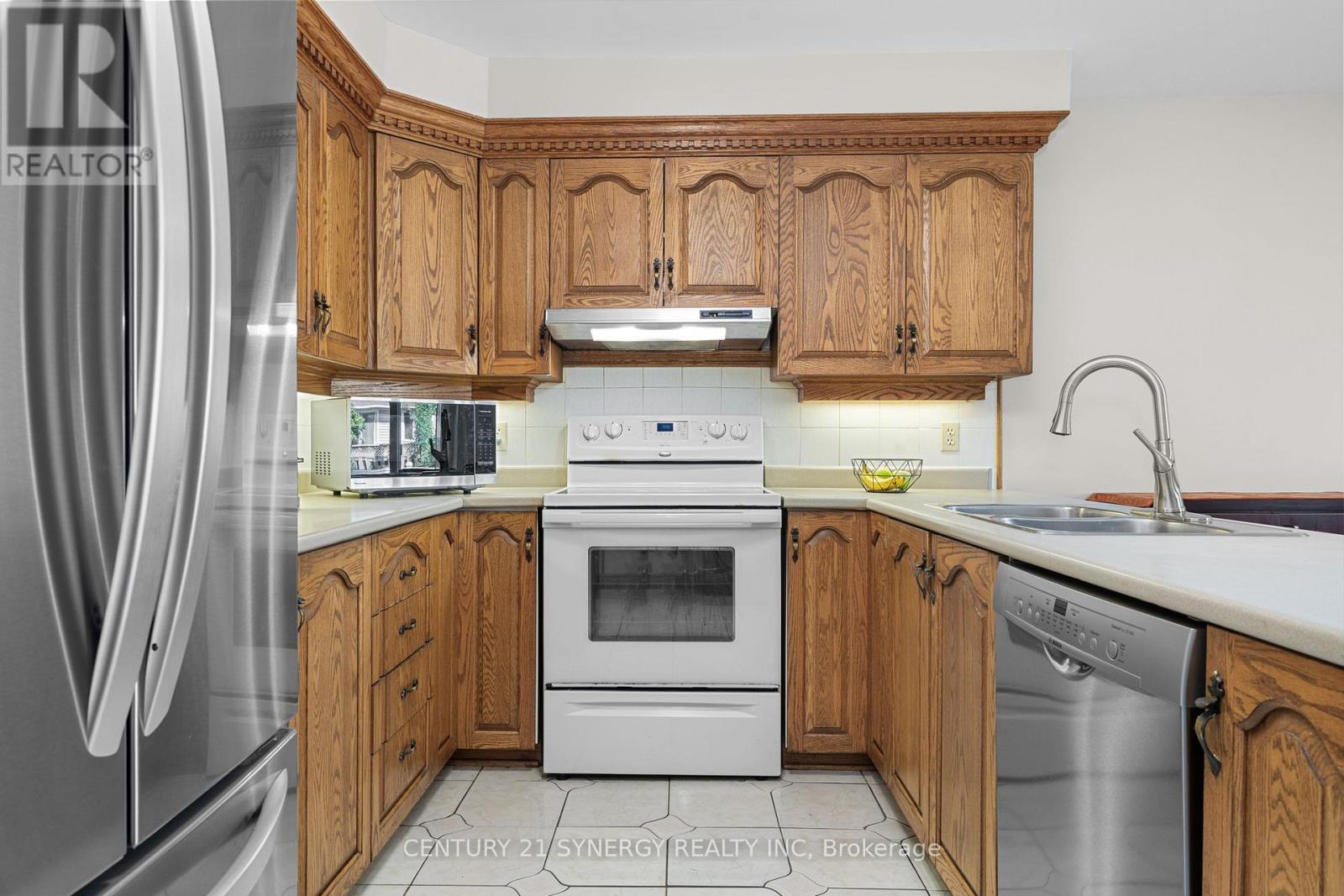 2034 Frank Bender Street, Ottawa, Ontario  K1C 1M7 - Photo 8 - X12390818