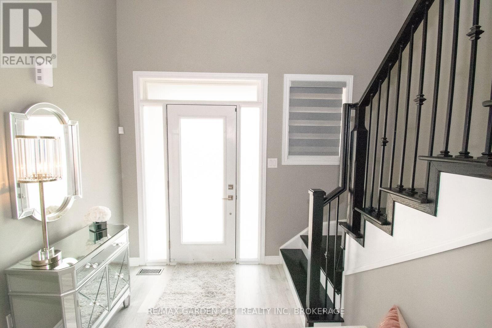 229 Shoreview Drive, Welland, Ontario  L3B 0H3 - Photo 6 - X12390866