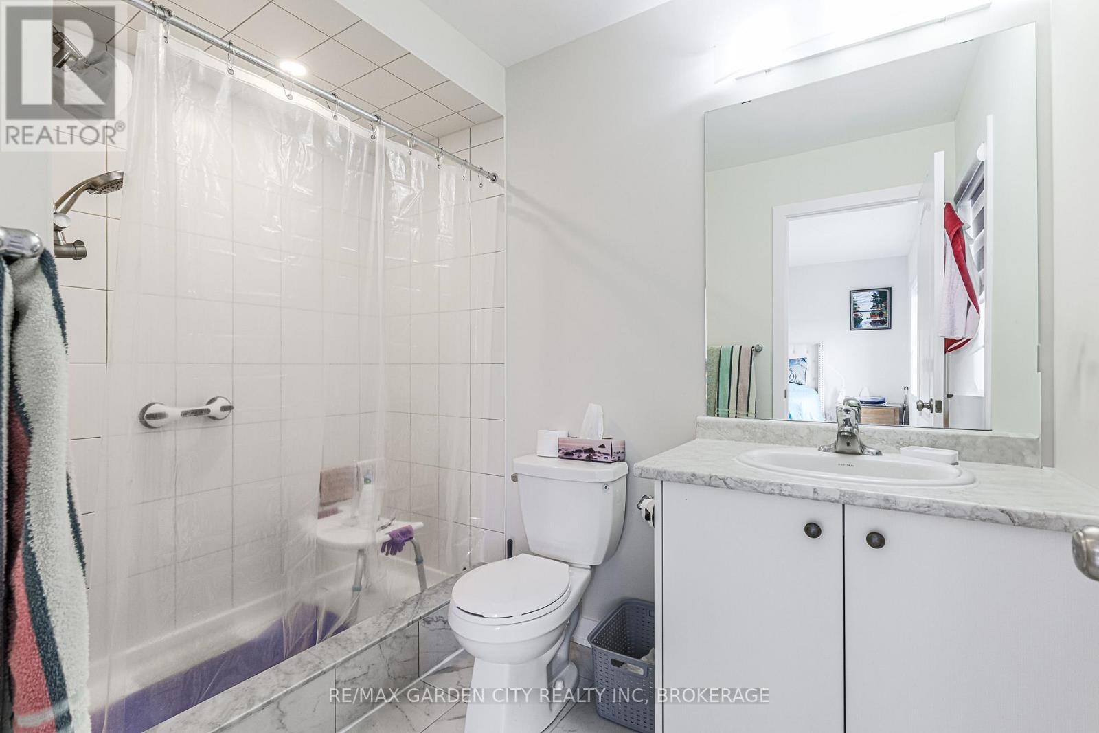 73 Keelson Street, Welland (Dain City), Ontario  L2B 0M4 - Photo 11 - X12390907