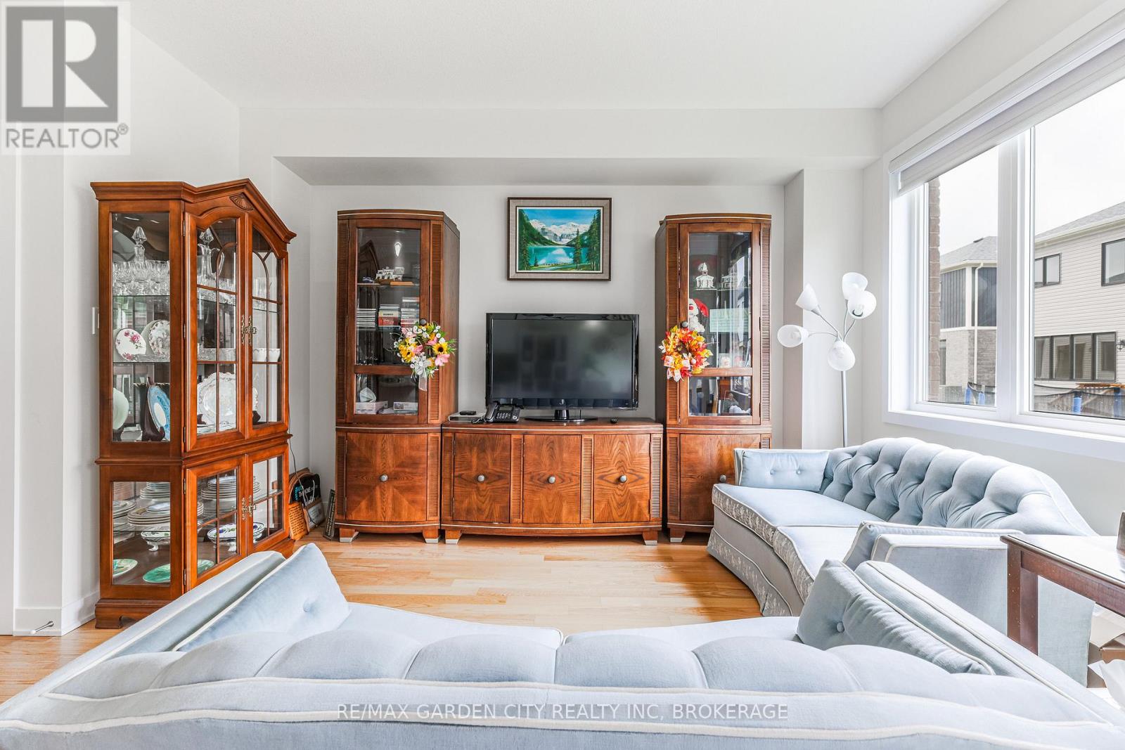 73 Keelson Street, Welland (Dain City), Ontario  L2B 0M4 - Photo 6 - X12390907