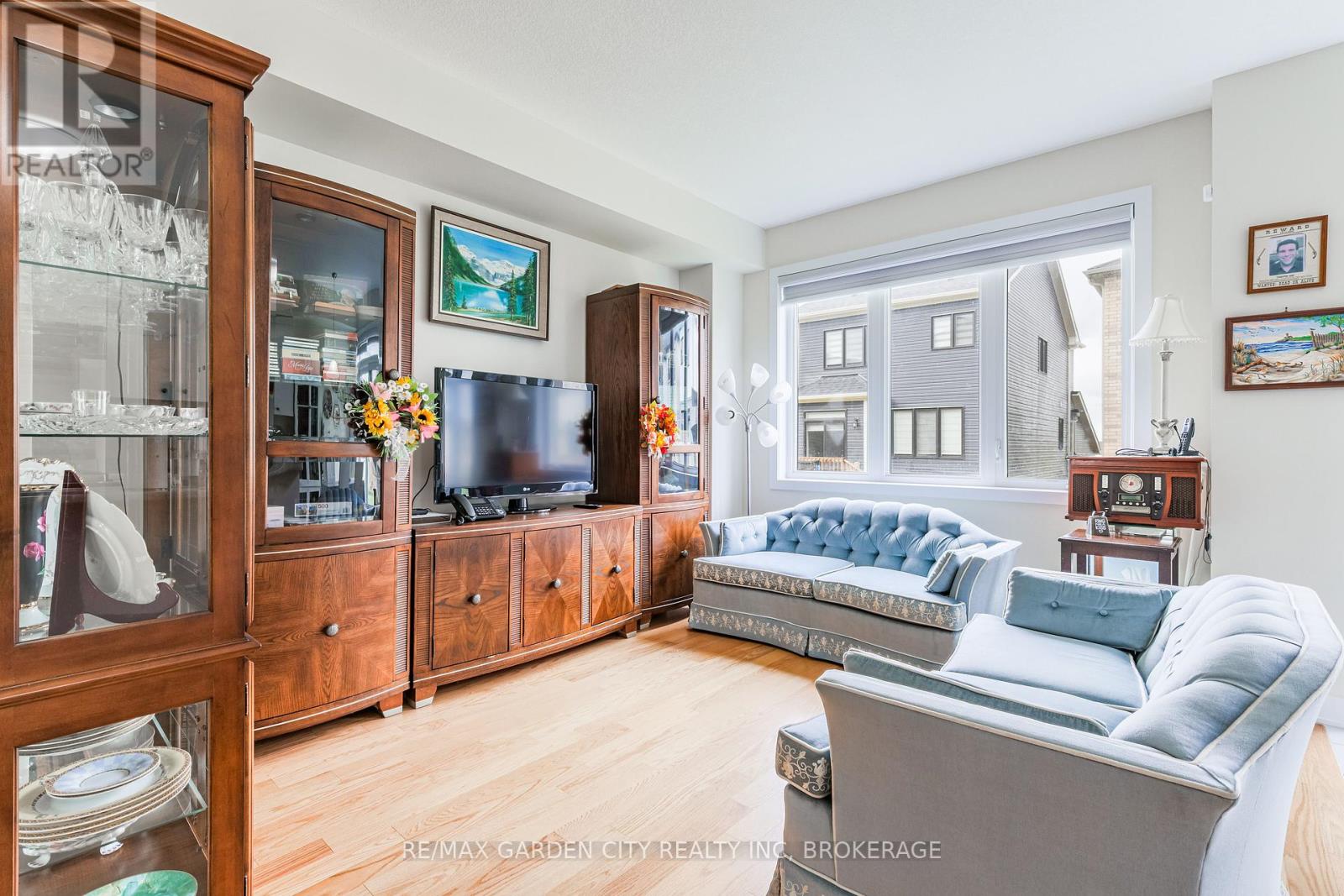 73 Keelson Street, Welland (Dain City), Ontario  L2B 0M4 - Photo 8 - X12390907