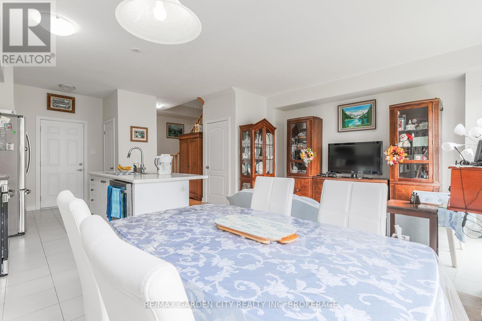 73 Keelson Street, Welland (Dain City), Ontario  L2B 0M4 - Photo 9 - X12390907