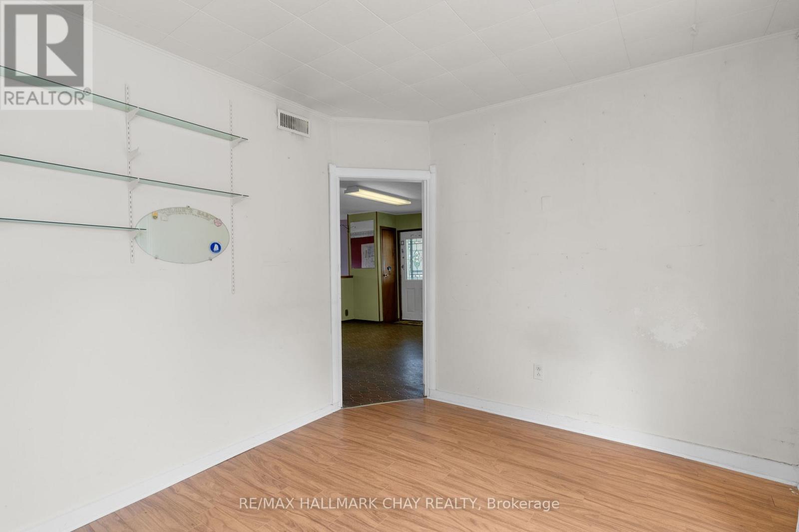 7 Caroline Street E, Clearview, Ontario  L0M 1G0 - Photo 14 - S12390654