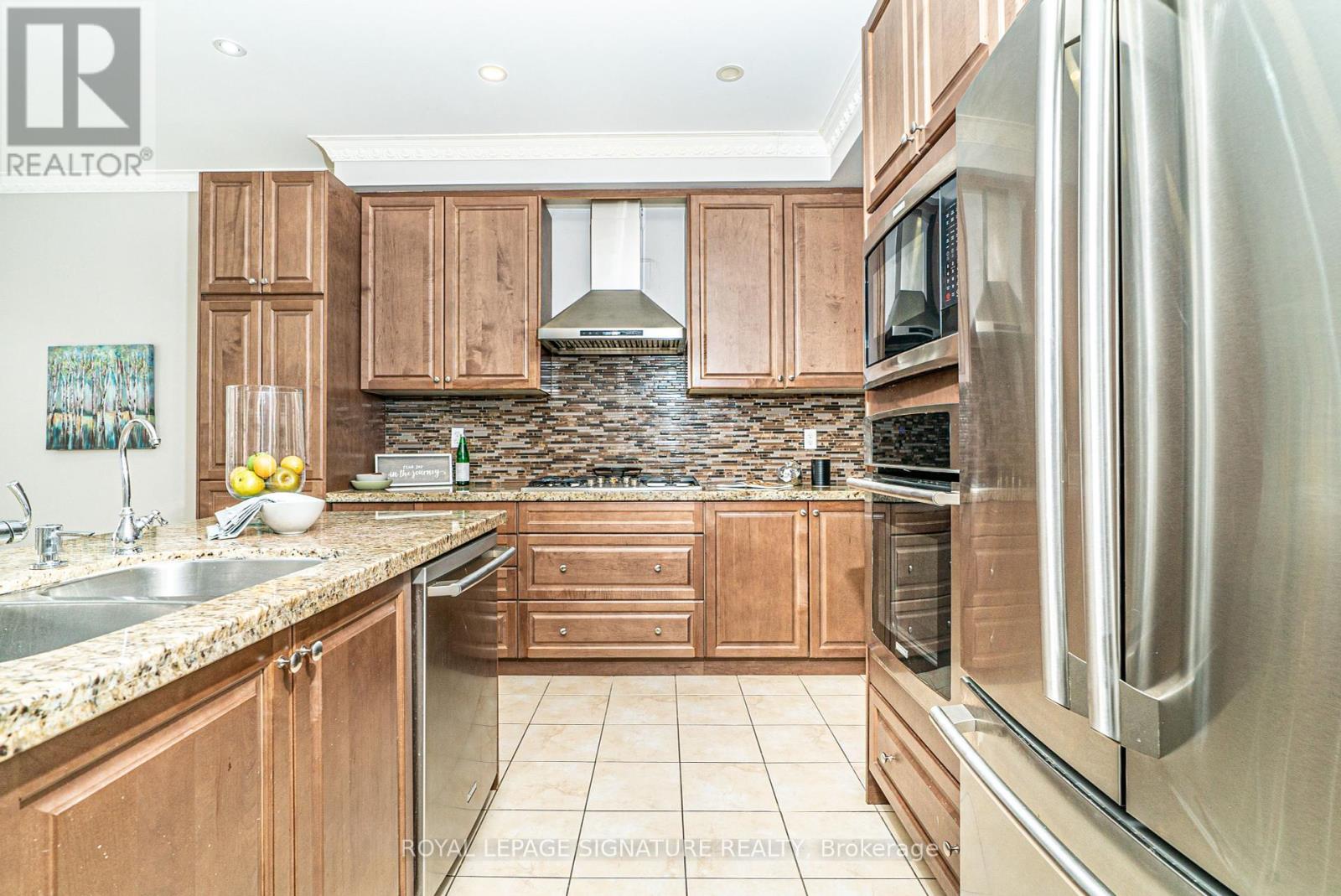 4 Ripple Street, Brampton, Ontario  L6R 3S5 - Photo 11 - W12390606