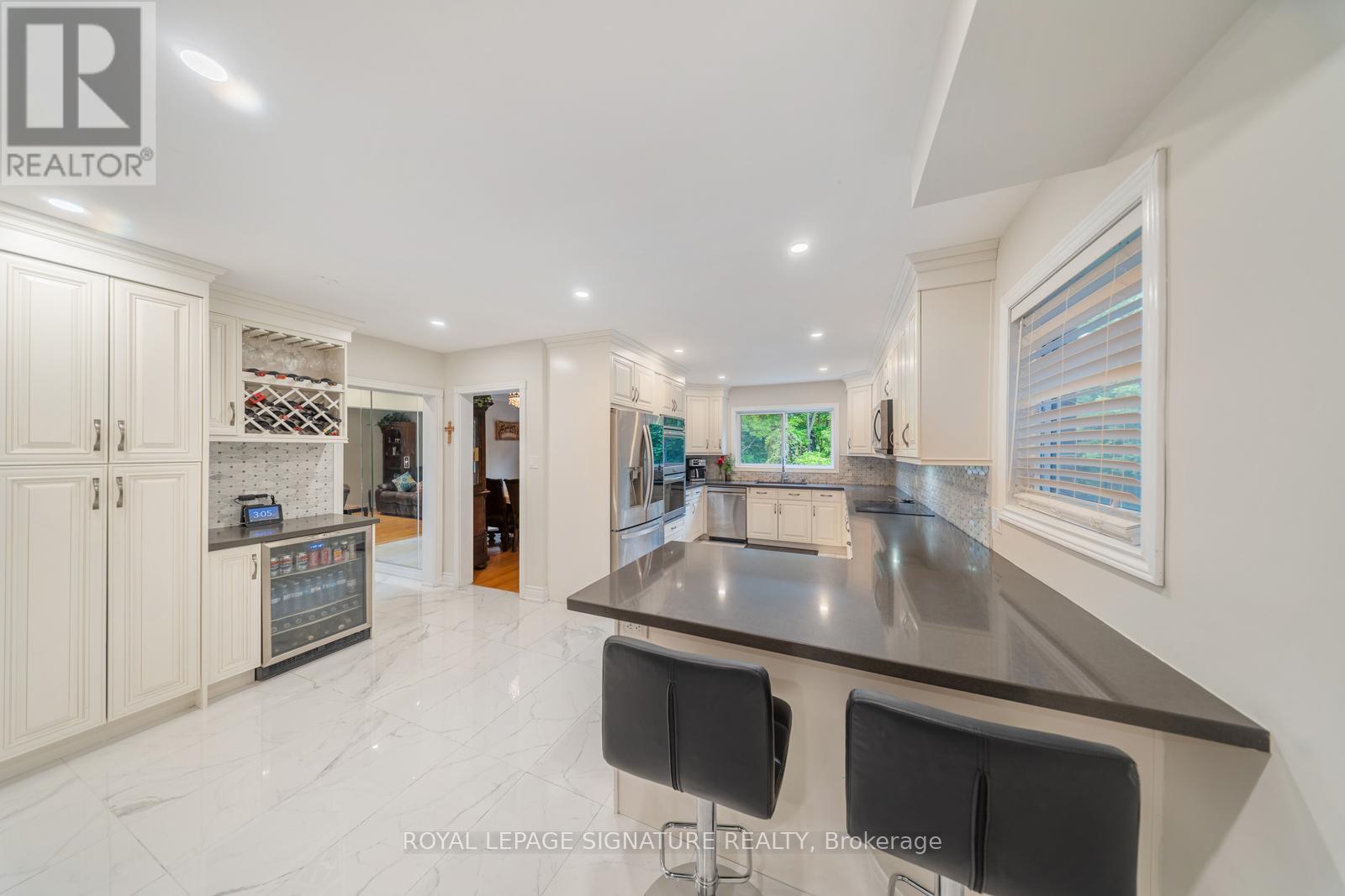 63 Collingdale Road, Toronto, Ontario  M9V 3R2 - Photo 12 - W12390613