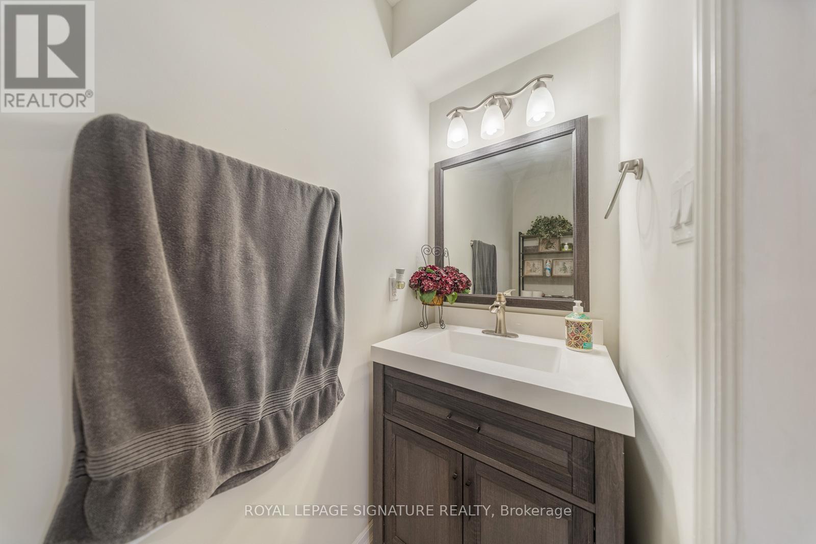 63 Collingdale Road, Toronto, Ontario  M9V 3R2 - Photo 19 - W12390613