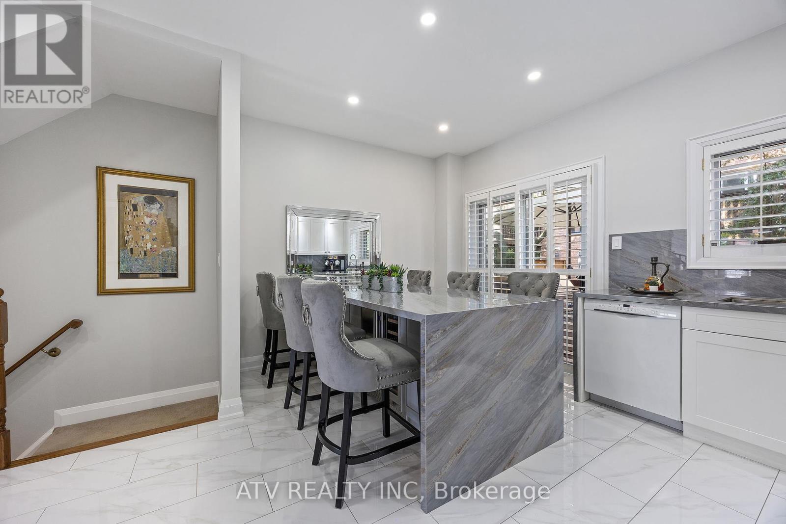 6 Bluewater Court, Toronto, Ontario  M8V 4A8 - Photo 10 - W12390617