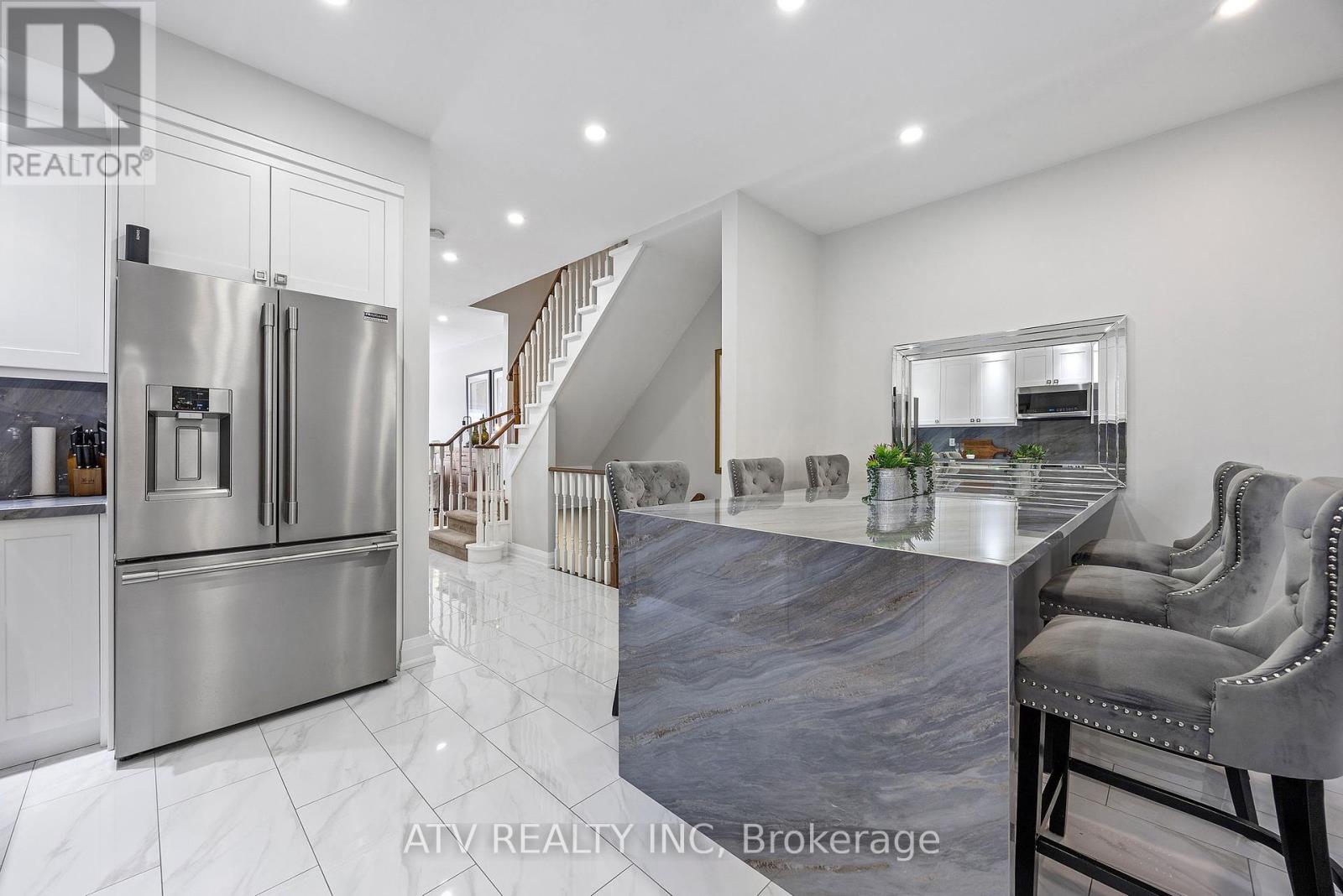 6 Bluewater Court, Toronto, Ontario  M8V 4A8 - Photo 11 - W12390617