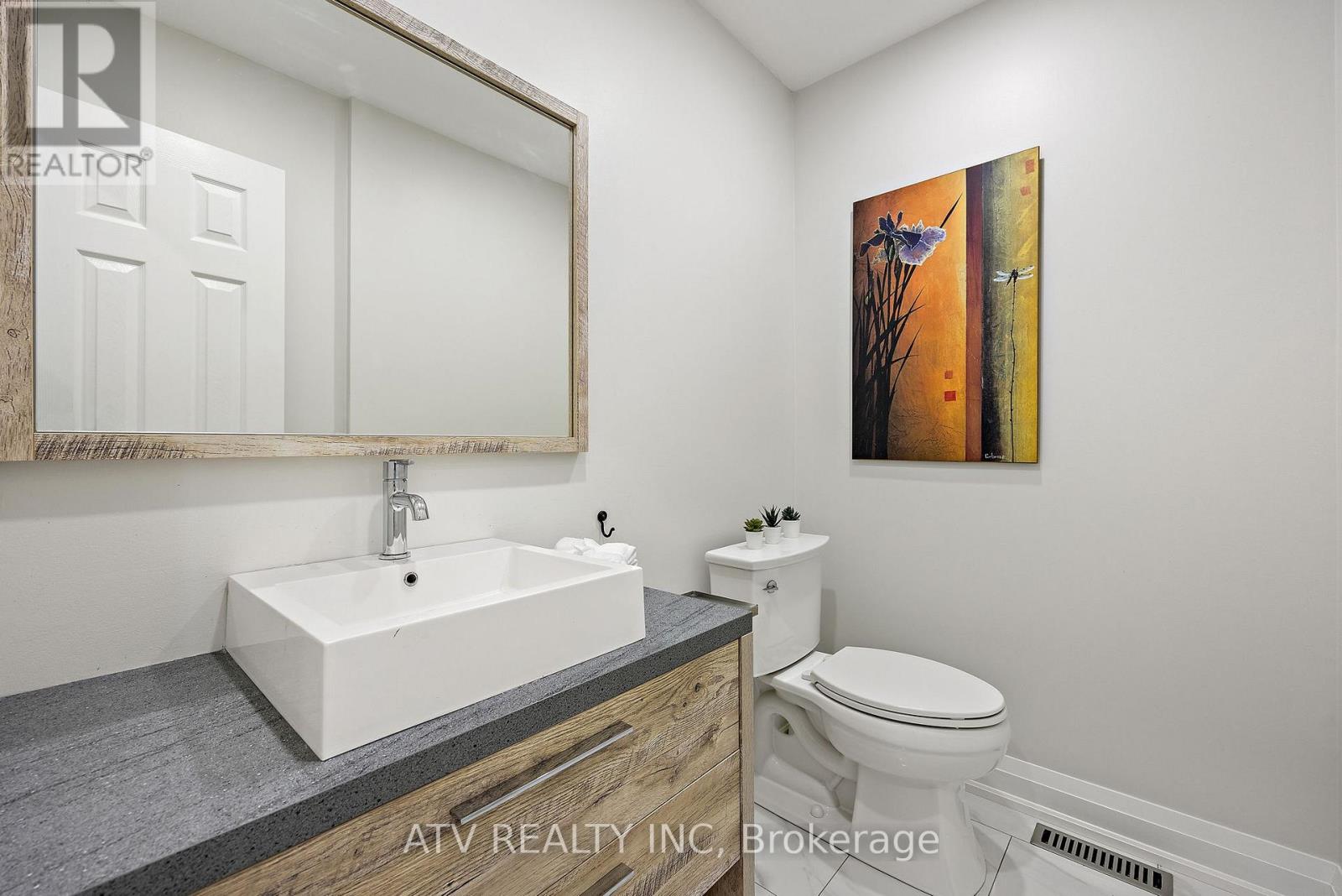 6 Bluewater Court, Toronto, Ontario  M8V 4A8 - Photo 7 - W12390617