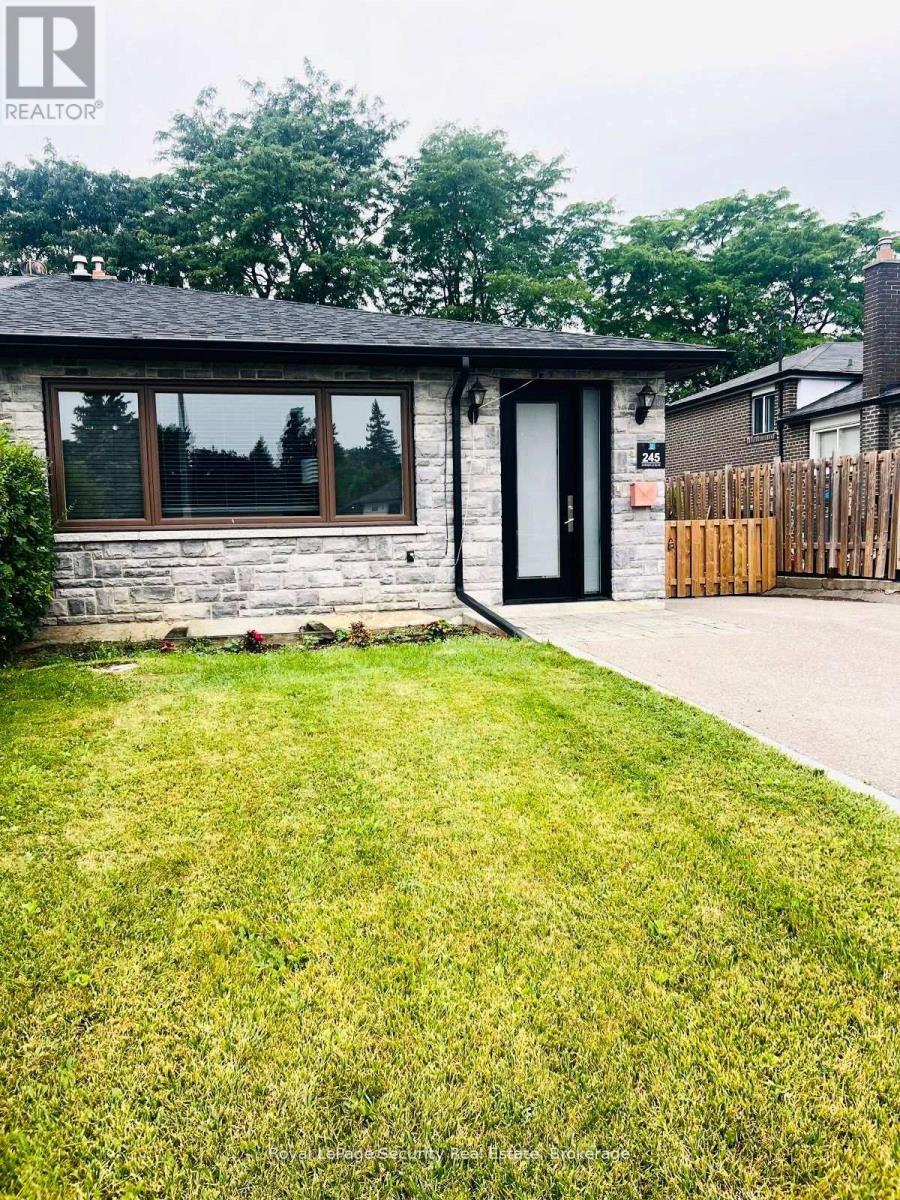 245 Avondale Boulevard, Brampton (Avondale), Ontario  L6T 1J3 - Photo 1 - W12390630