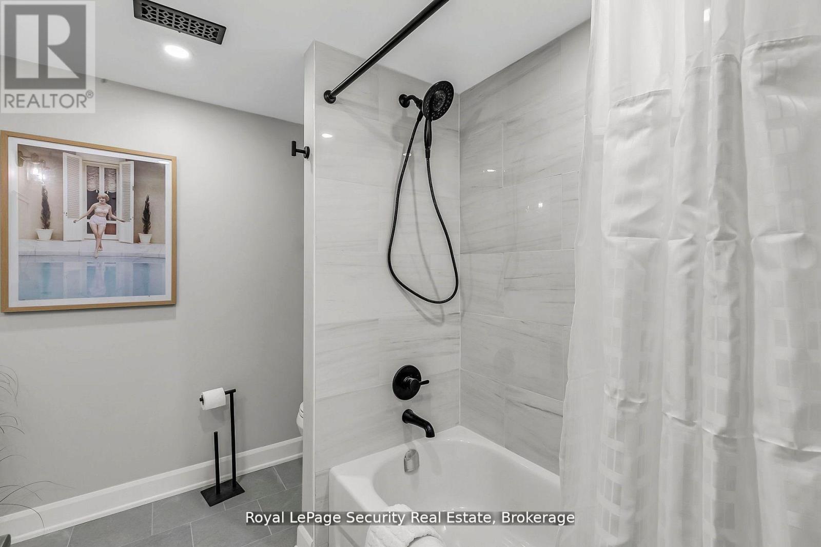 245 Avondale Boulevard, Brampton (Avondale), Ontario  L6T 1J3 - Photo 31 - W12390630