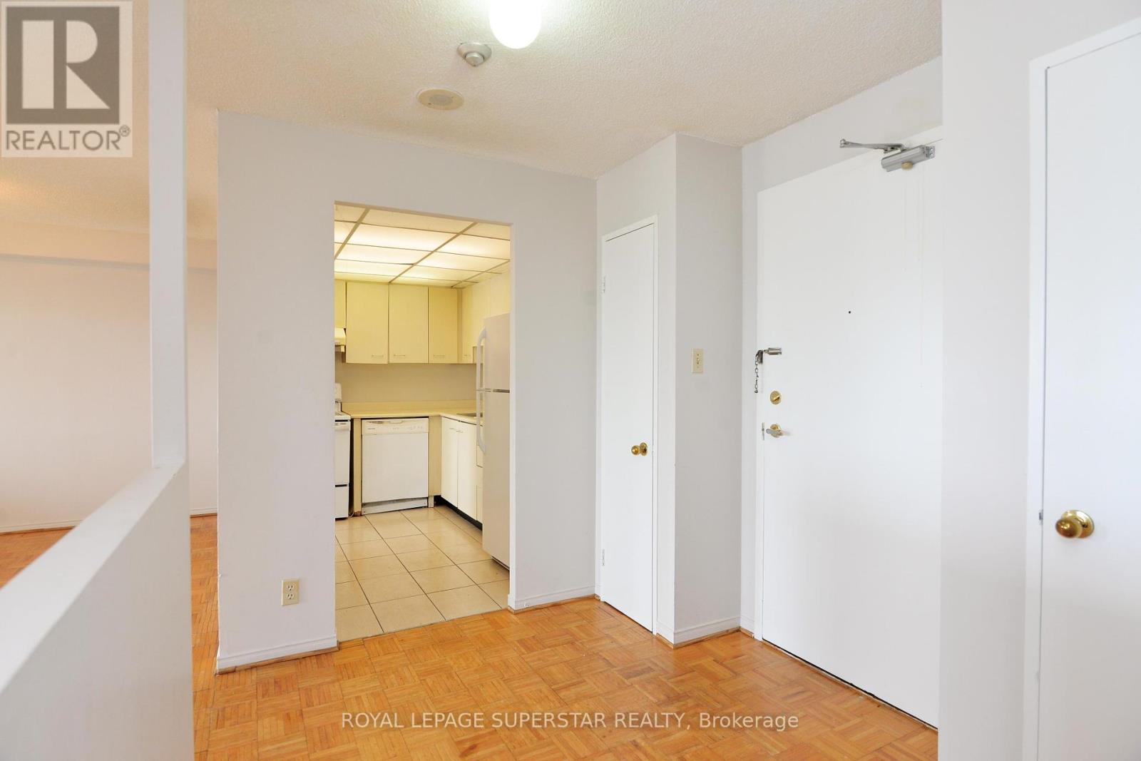 215 - 115 Hillcrest Avenue, Mississauga, Ontario  L5B 3Y9 - Photo 18 - W12390637