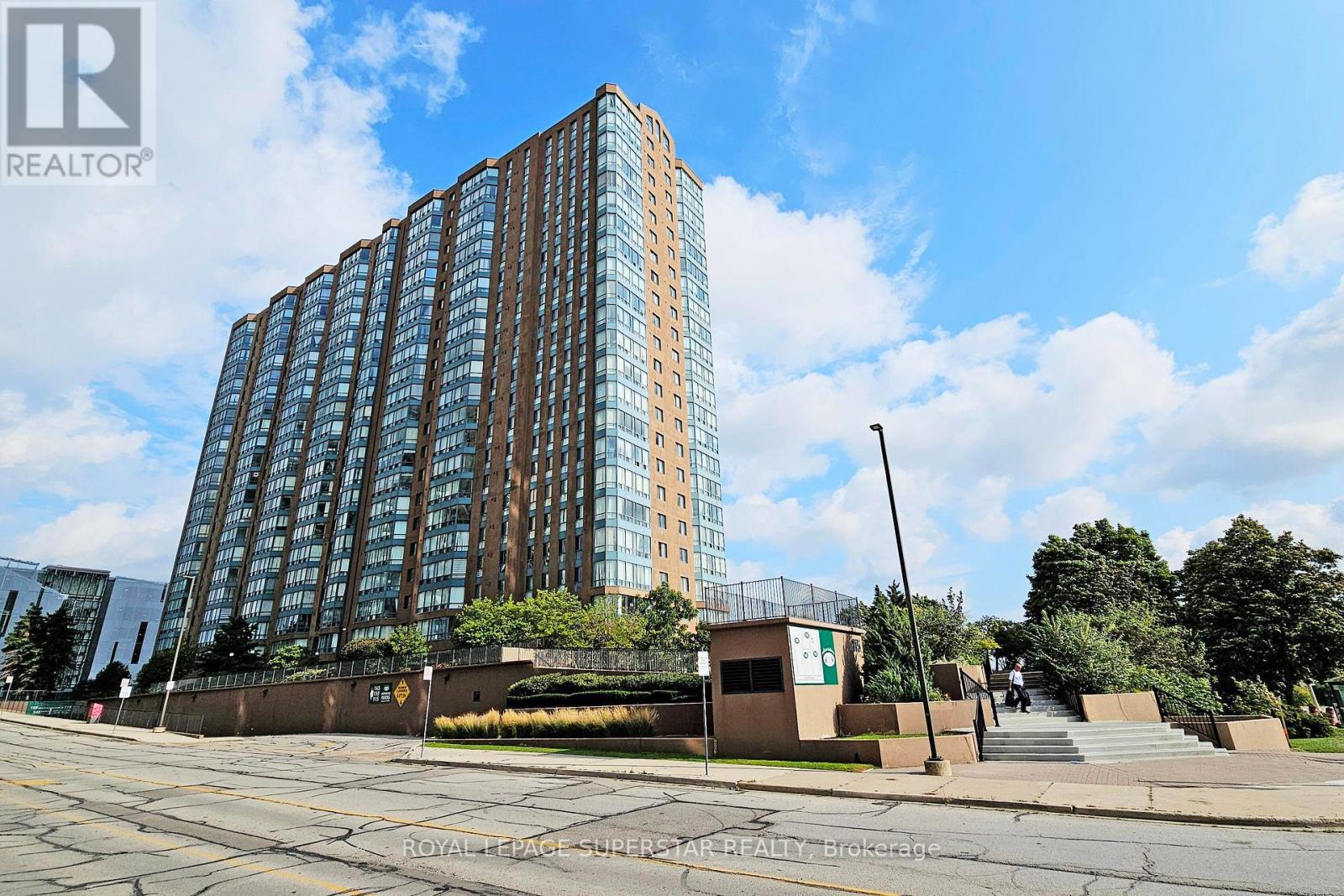 215 - 115 Hillcrest Avenue, Mississauga, Ontario  L5B 3Y9 - Photo 2 - W12390637