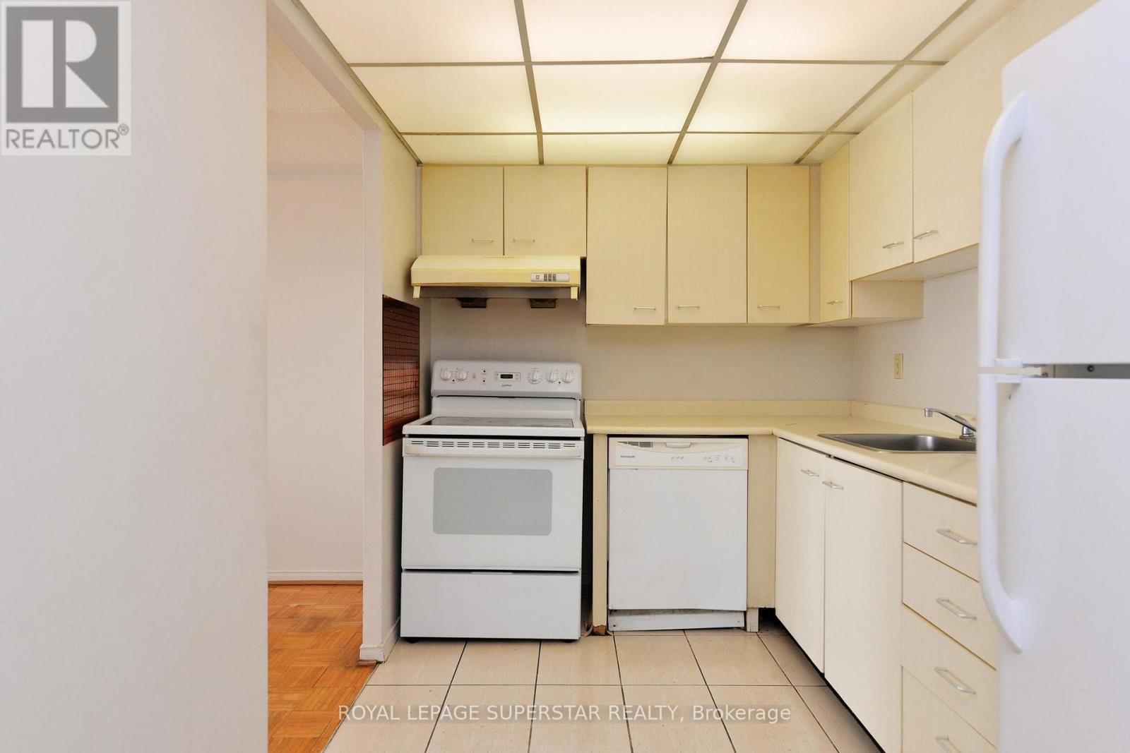 215 - 115 Hillcrest Avenue, Mississauga, Ontario  L5B 3Y9 - Photo 23 - W12390637