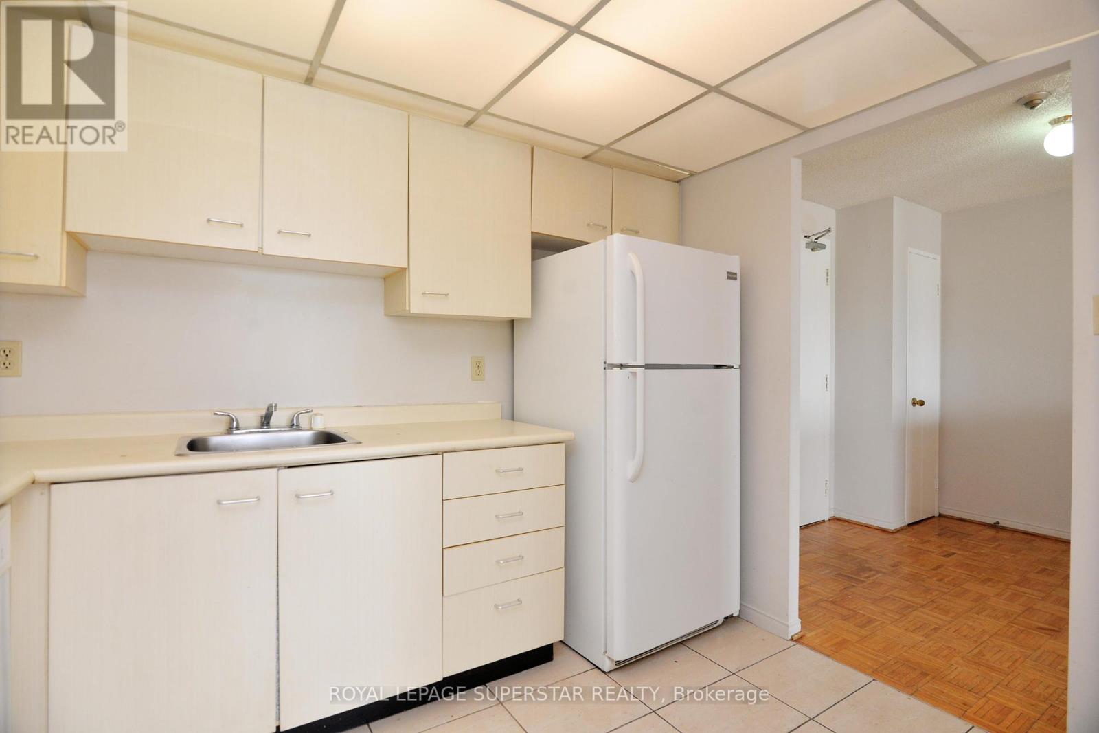 215 - 115 Hillcrest Avenue, Mississauga, Ontario  L5B 3Y9 - Photo 24 - W12390637