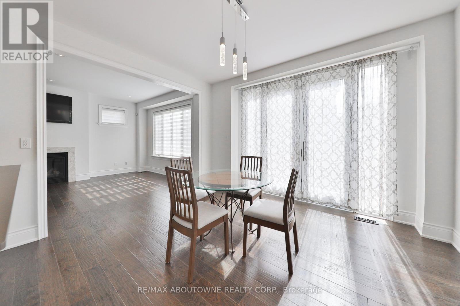 2163 Vineland Crescent, Oakville, Ontario  L6H 0J6 - Photo 10 - W12390646