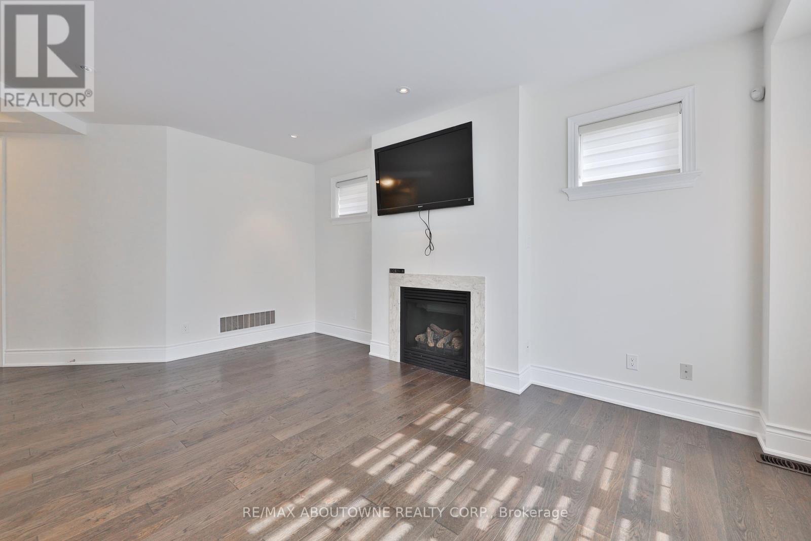 2163 Vineland Crescent, Oakville, Ontario  L6H 0J6 - Photo 15 - W12390646