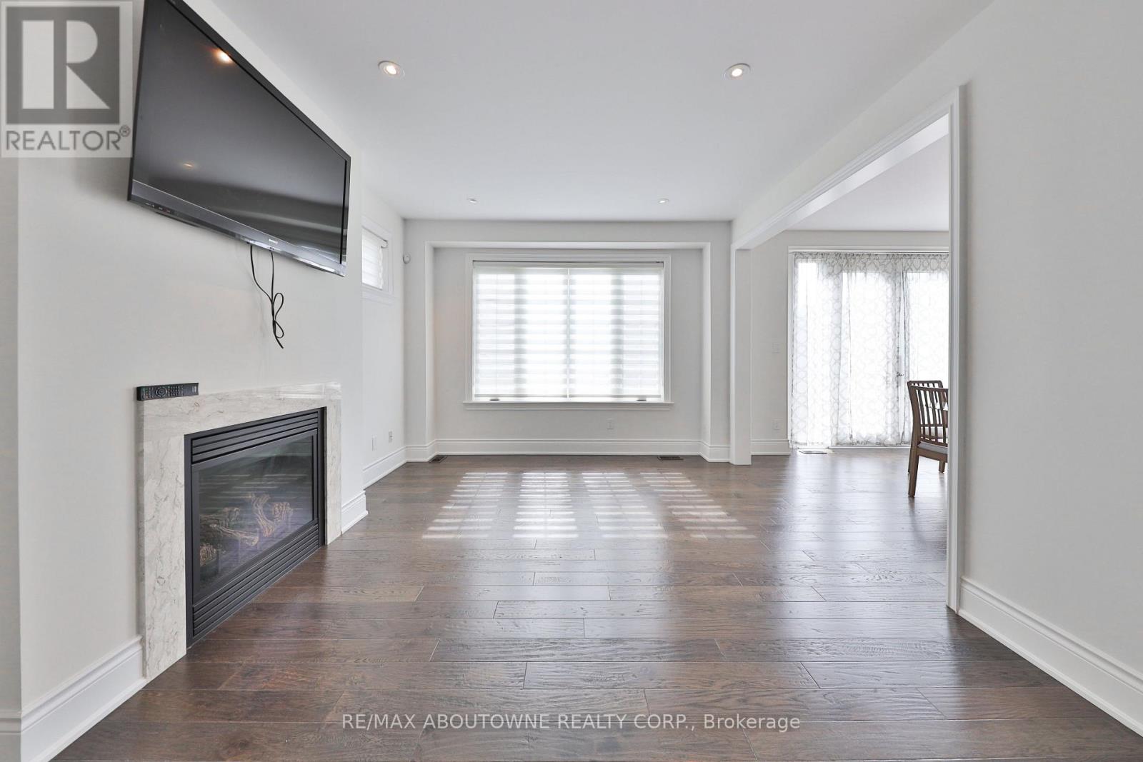 2163 Vineland Crescent, Oakville, Ontario  L6H 0J6 - Photo 18 - W12390646