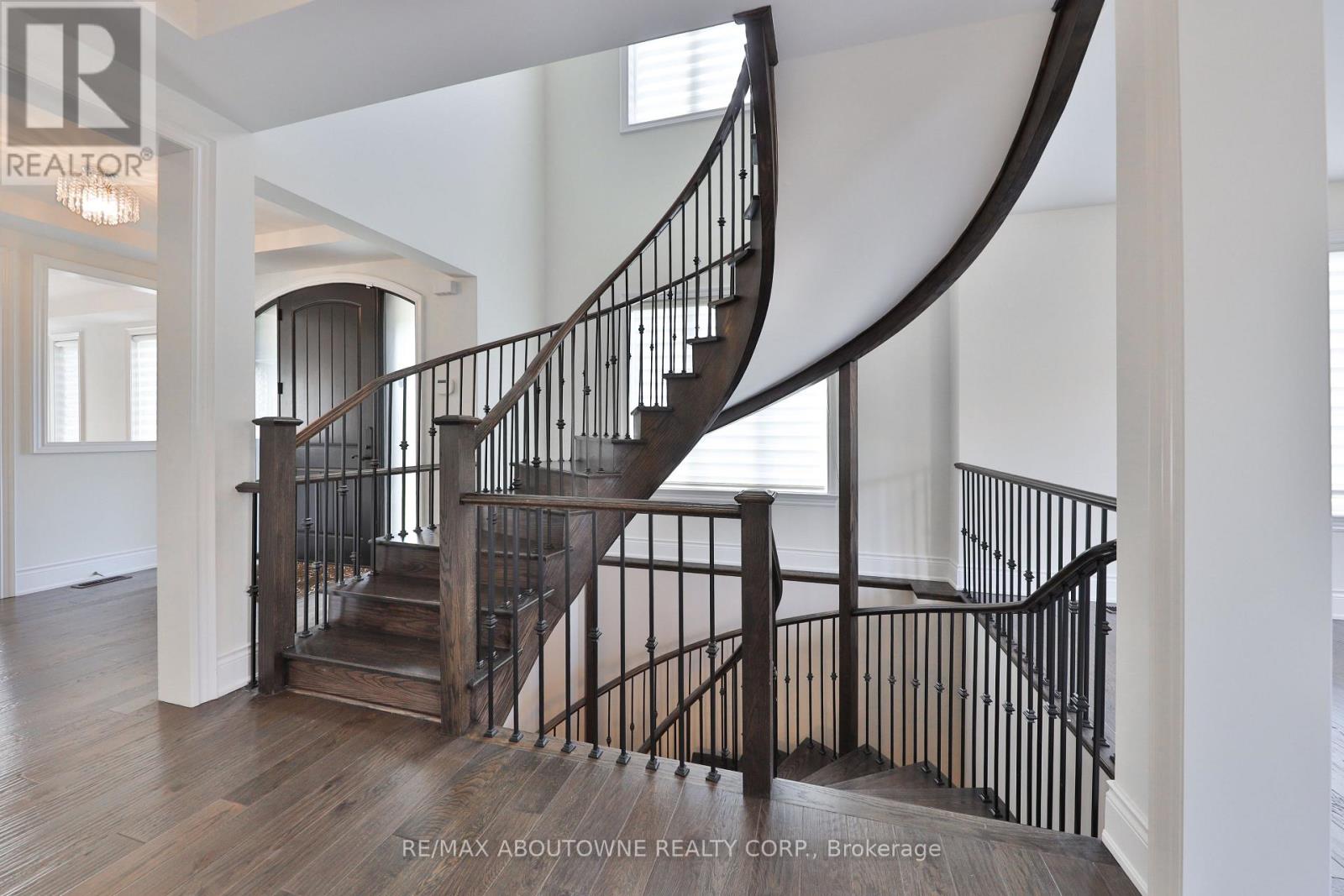 2163 Vineland Crescent, Oakville, Ontario  L6H 0J6 - Photo 23 - W12390646