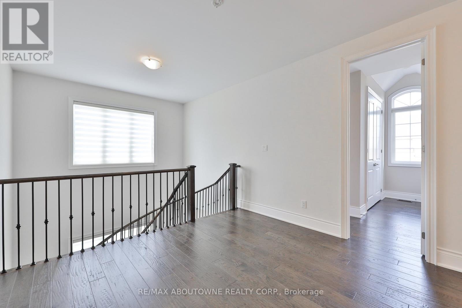2163 Vineland Crescent, Oakville, Ontario  L6H 0J6 - Photo 25 - W12390646