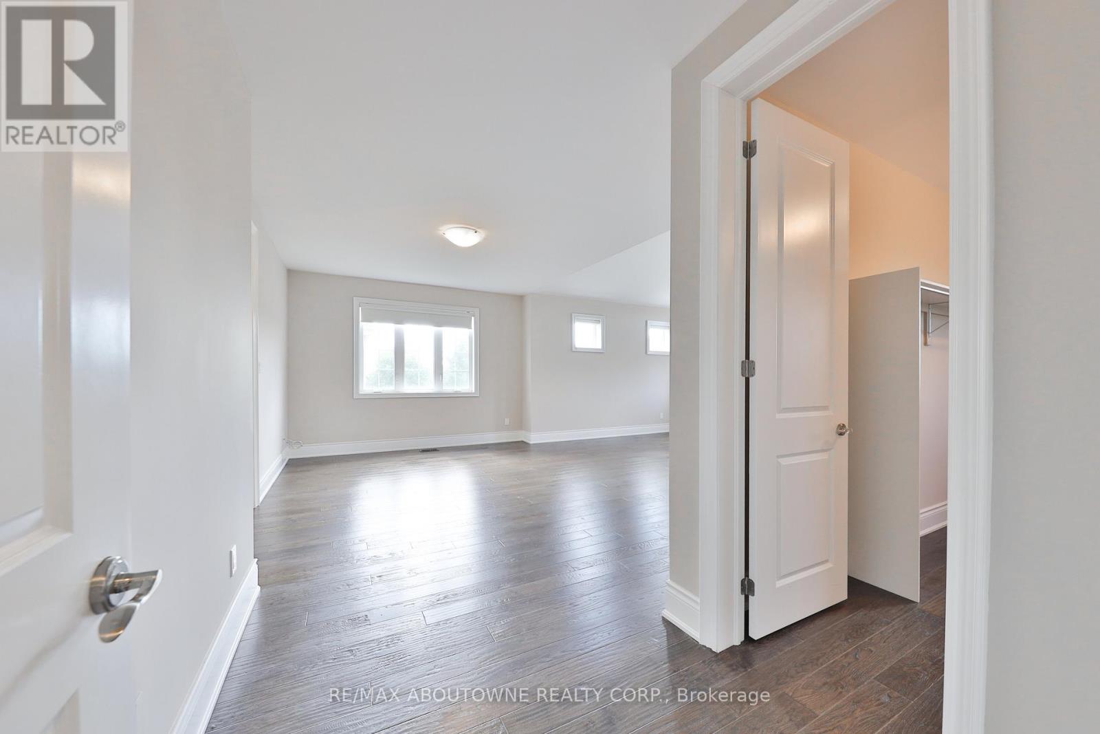 2163 Vineland Crescent, Oakville, Ontario  L6H 0J6 - Photo 26 - W12390646