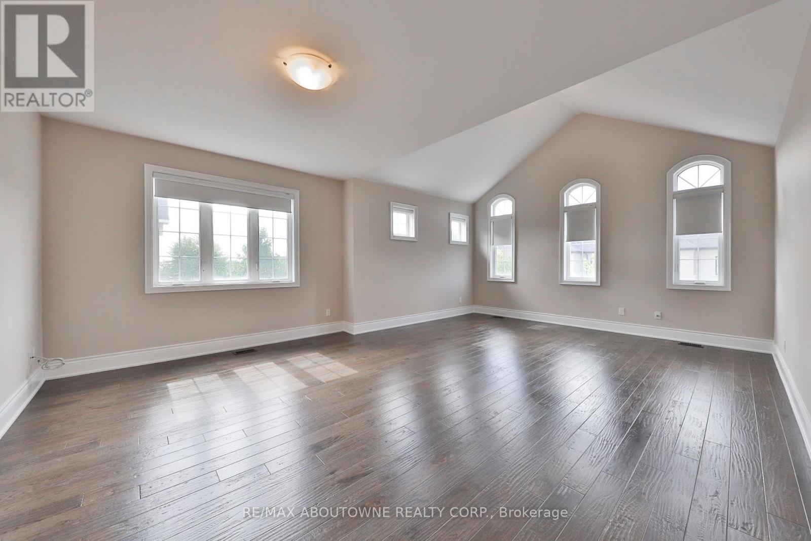 2163 Vineland Crescent, Oakville, Ontario  L6H 0J6 - Photo 27 - W12390646