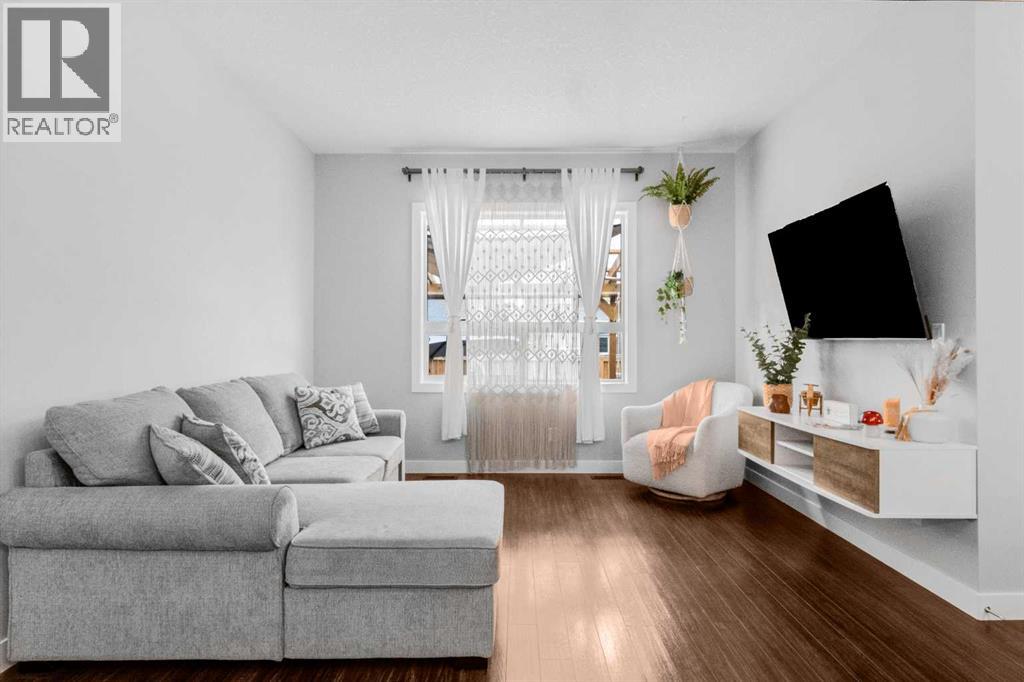 168 Legacy Reach Manor Se, Calgary, Alberta  T2X 2C5 - Photo 2 - A2255399