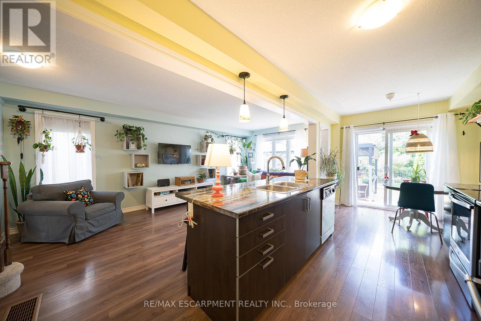 100 Bisset Avenue, Brantford, Ontario  N3T 0H4 - Photo 8 - X12390636