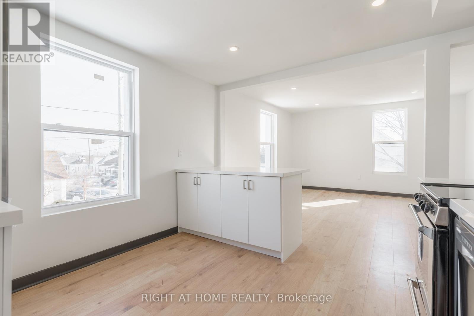 32 Britannia Avenue, Hamilton, Ontario  L8H 1W4 - Photo 10 - X12390673