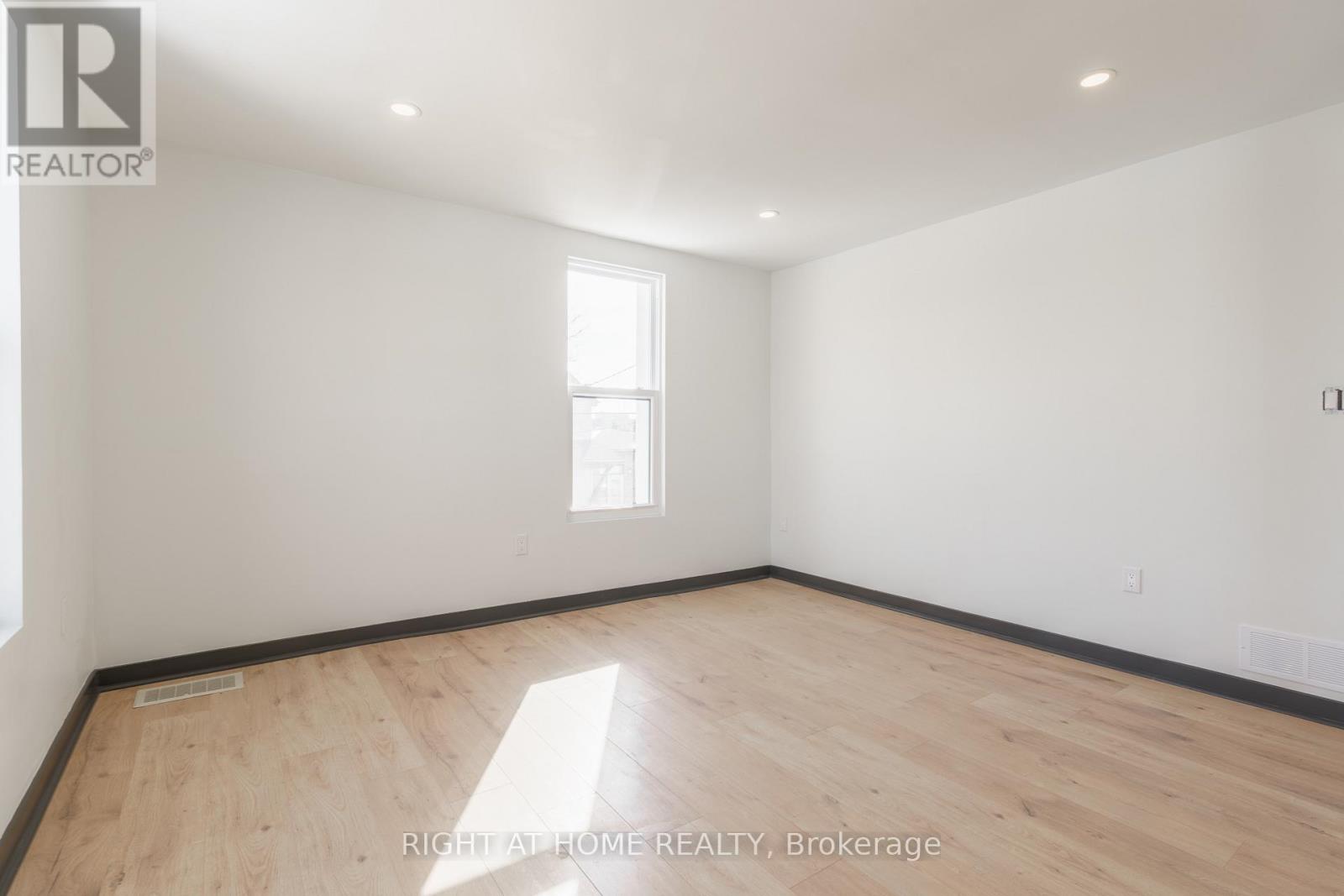 32 Britannia Avenue, Hamilton, Ontario  L8H 1W4 - Photo 13 - X12390673