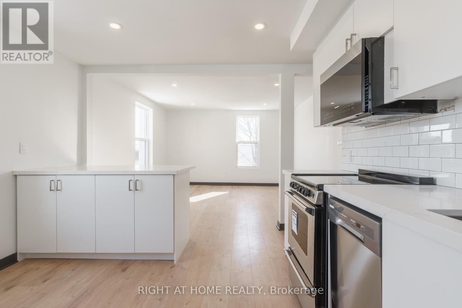 32 Britannia Avenue, Hamilton, Ontario  L8H 1W4 - Photo 8 - X12390673