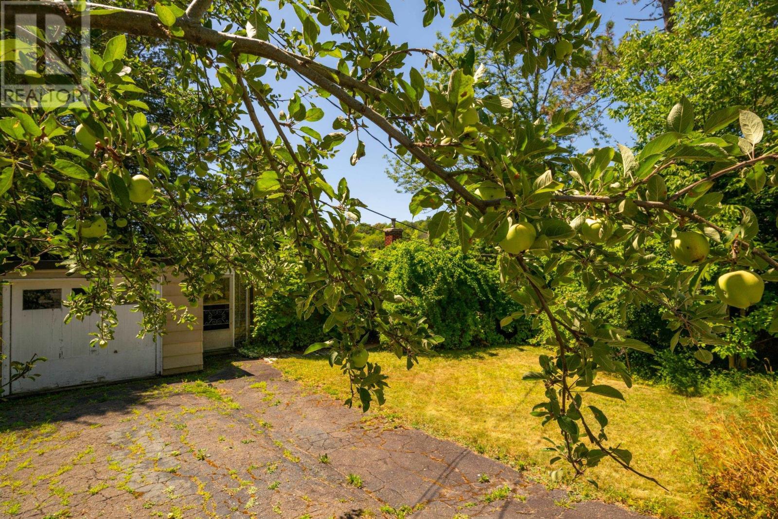 609 Shore Drive, Bedford, Nova Scotia  B4A 2E2 - Photo 14 - 202520360