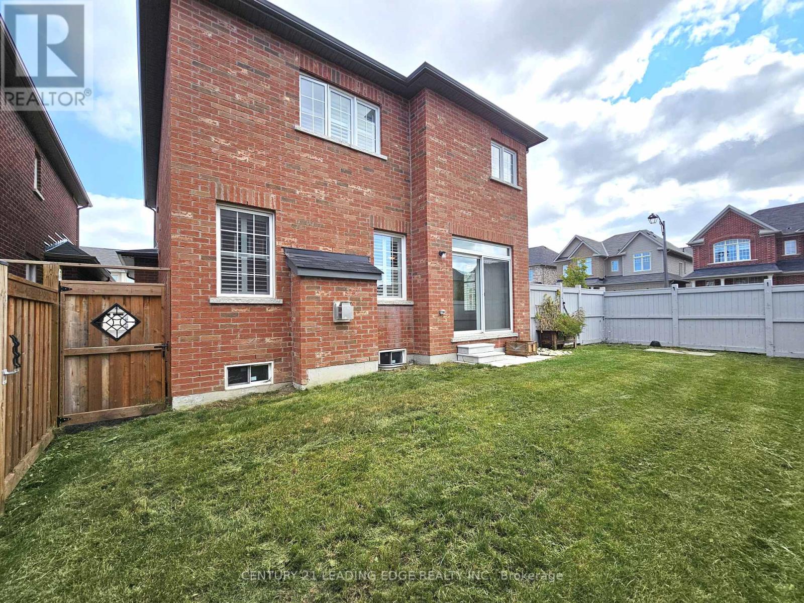 32 Clear Spring Avenue, Georgina, Ontario  L4P 0H7 - Photo 17 - N12388963