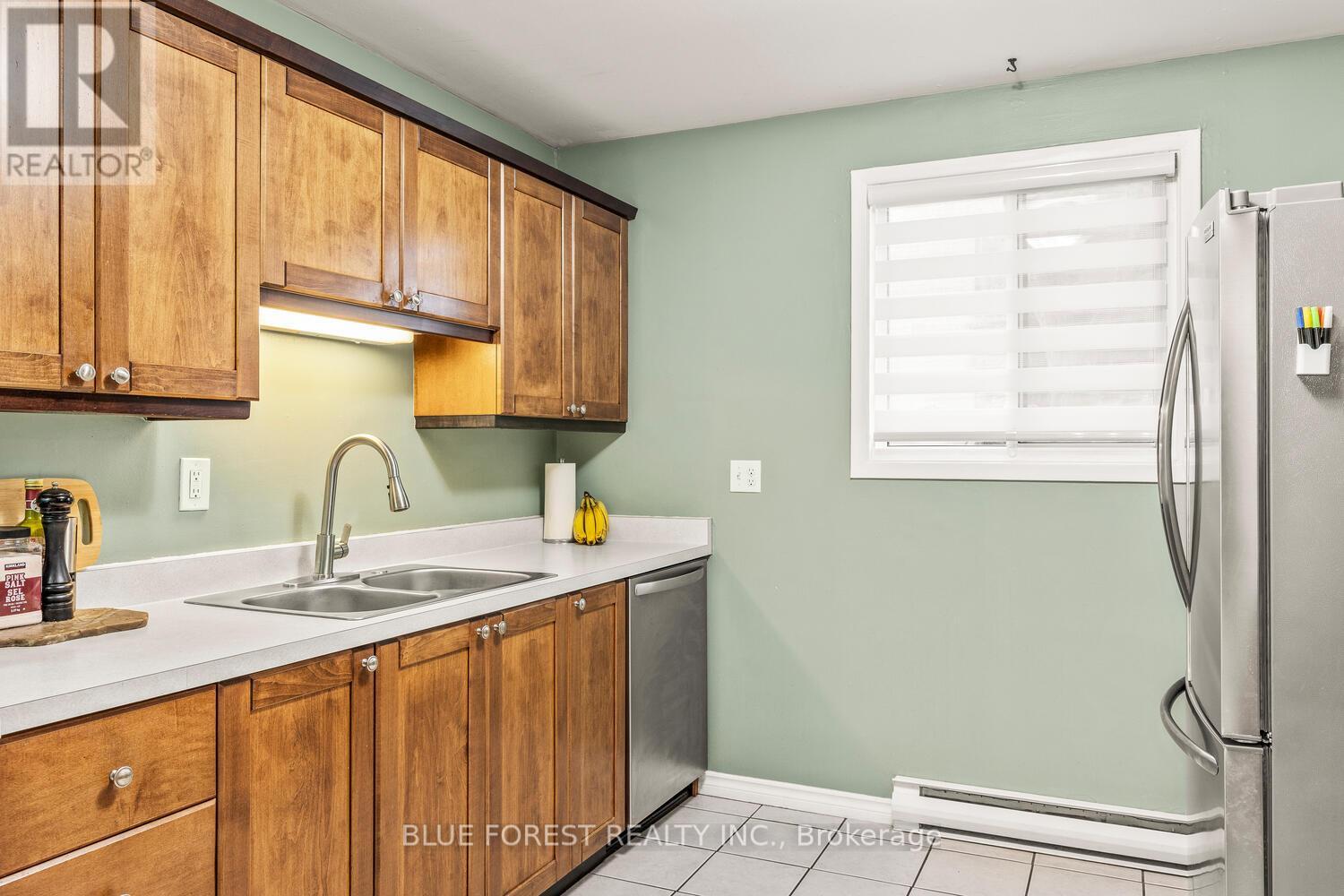 11 - 460 Southdale Road E, London South, Ontario  N6E 1A4 - Photo 6 - X12390957