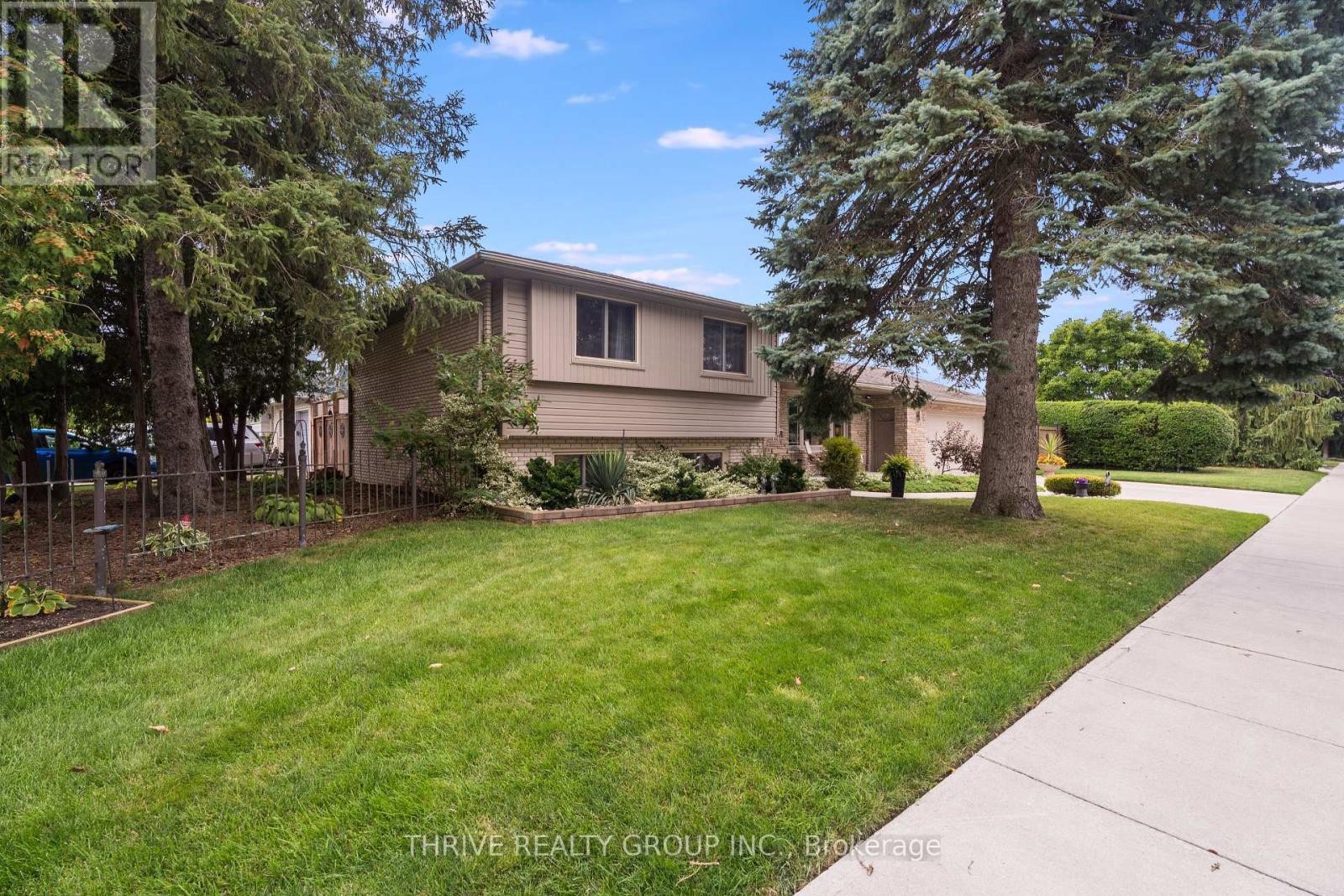 387 Regal Drive, London East (East A), Ontario  N5Y 1J6 - Photo 2 - X12390978