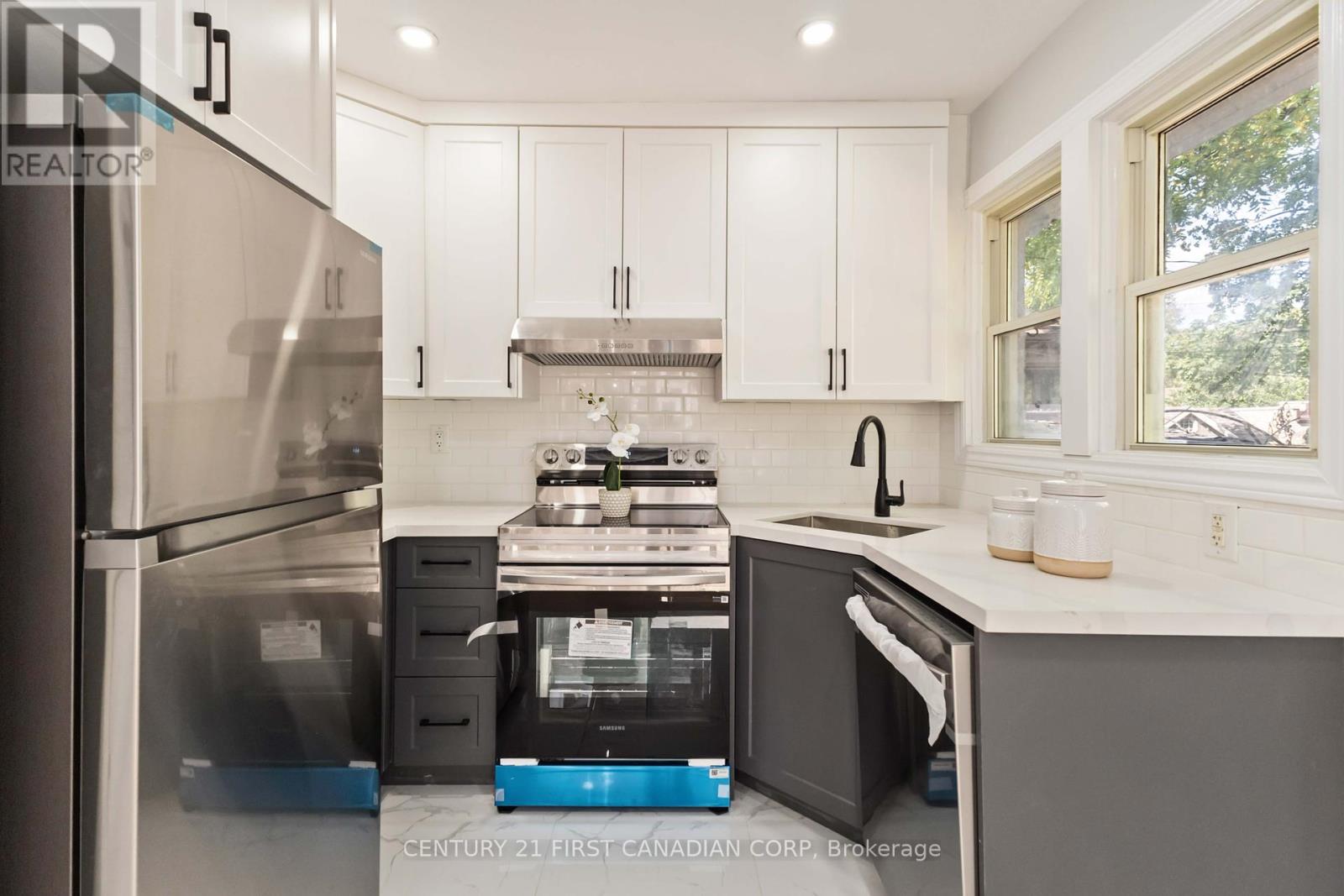 122 Windsor Crescent, London South (South F), Ontario  N6C 1V8 - Photo 11 - X12391002