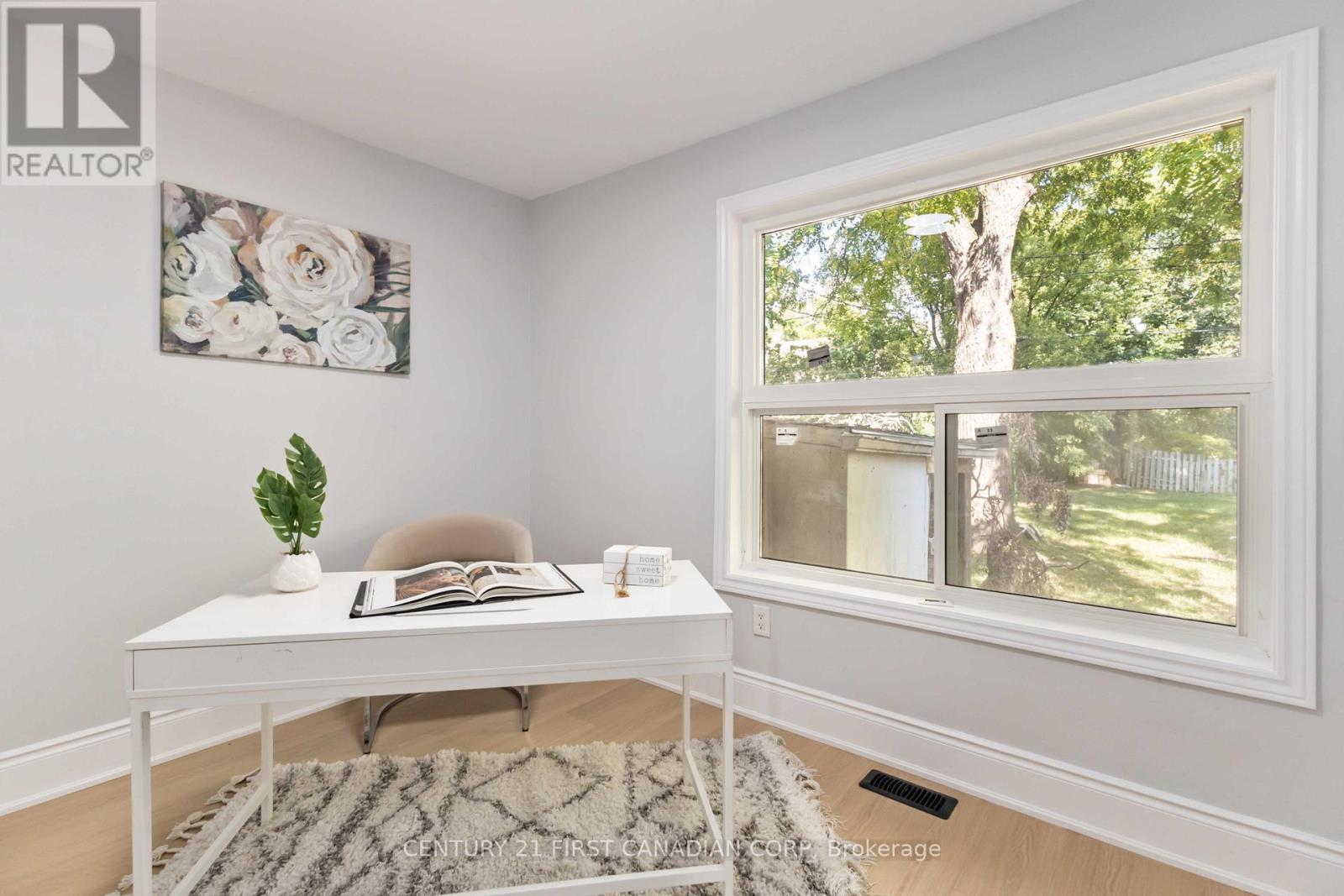 122 Windsor Crescent, London South (South F), Ontario  N6C 1V8 - Photo 12 - X12391002