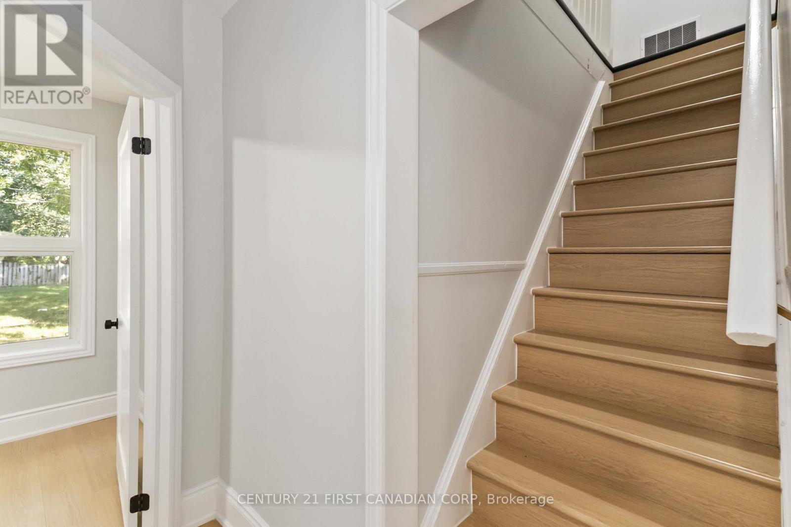 122 Windsor Crescent, London South (South F), Ontario  N6C 1V8 - Photo 15 - X12391002
