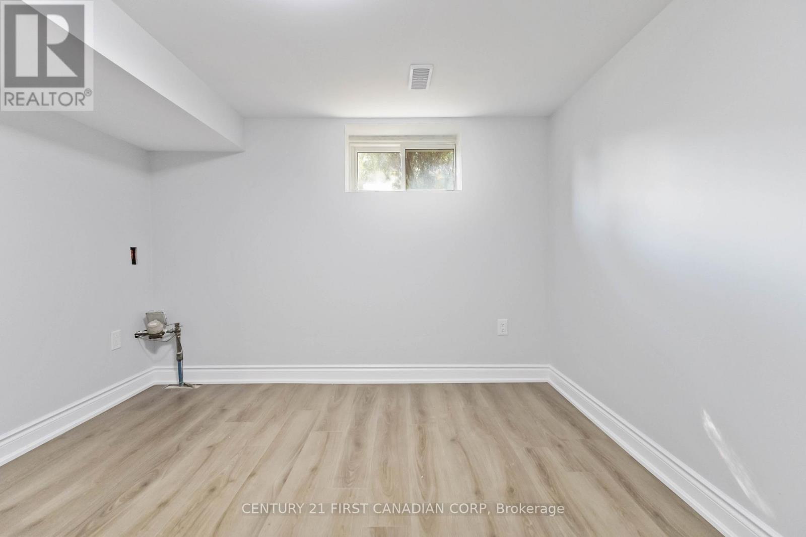 122 Windsor Crescent, London South (South F), Ontario  N6C 1V8 - Photo 25 - X12391002