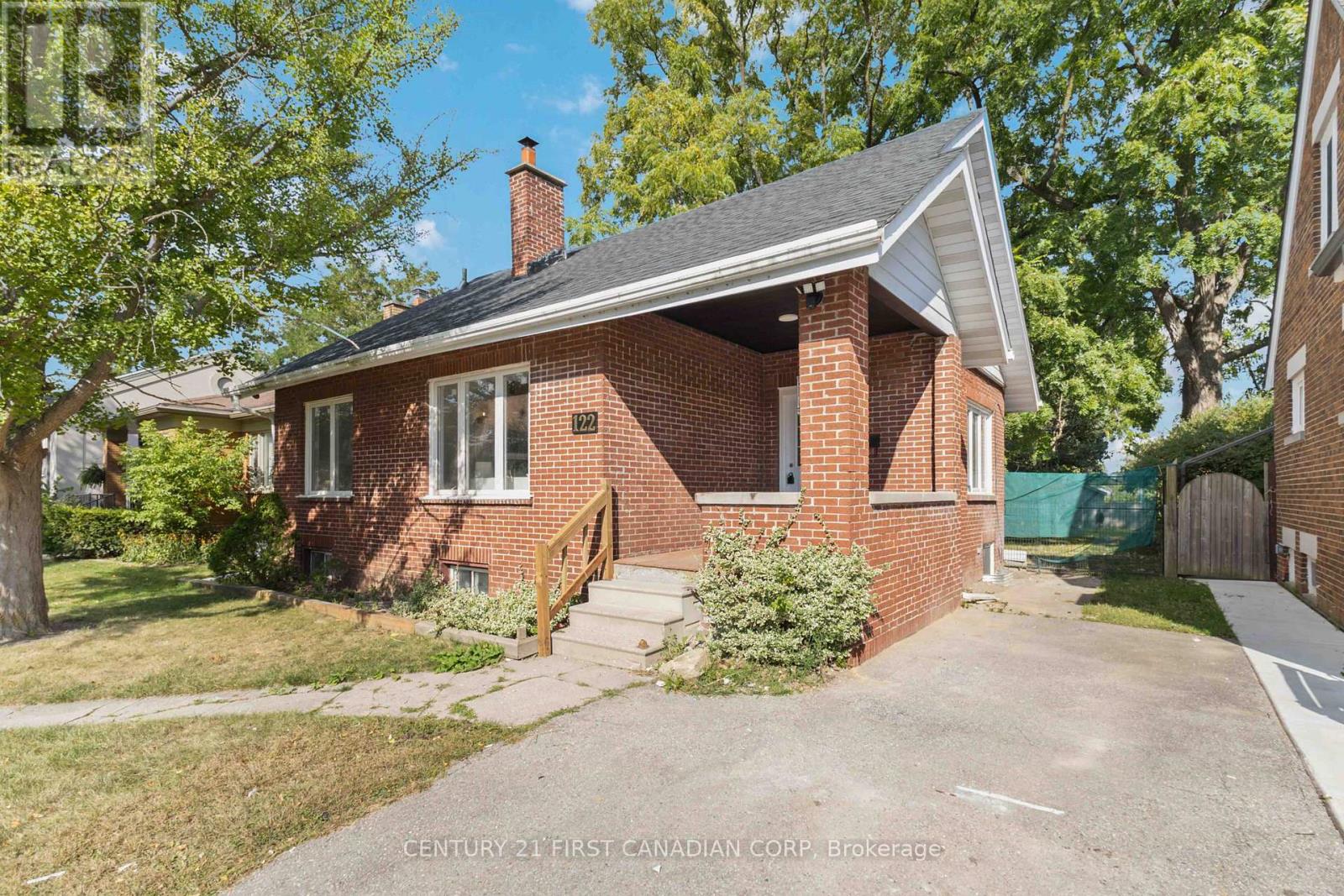 122 Windsor Crescent, London South (South F), Ontario  N6C 1V8 - Photo 3 - X12391002