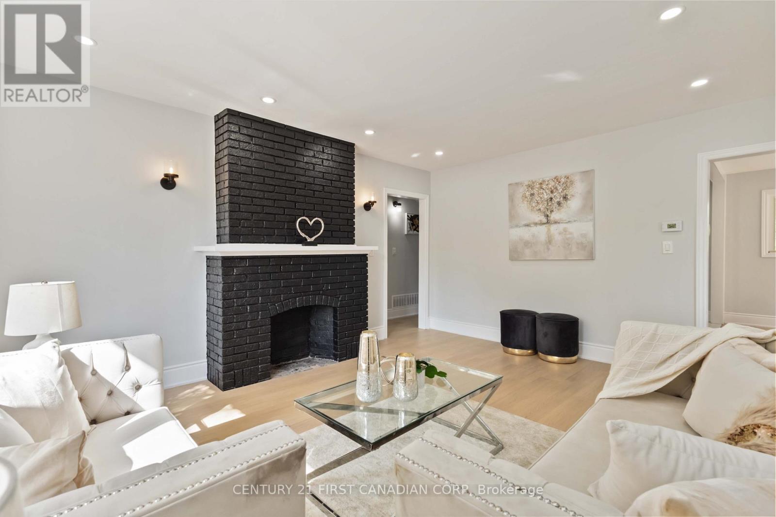 122 Windsor Crescent, London South (South F), Ontario  N6C 1V8 - Photo 6 - X12391002
