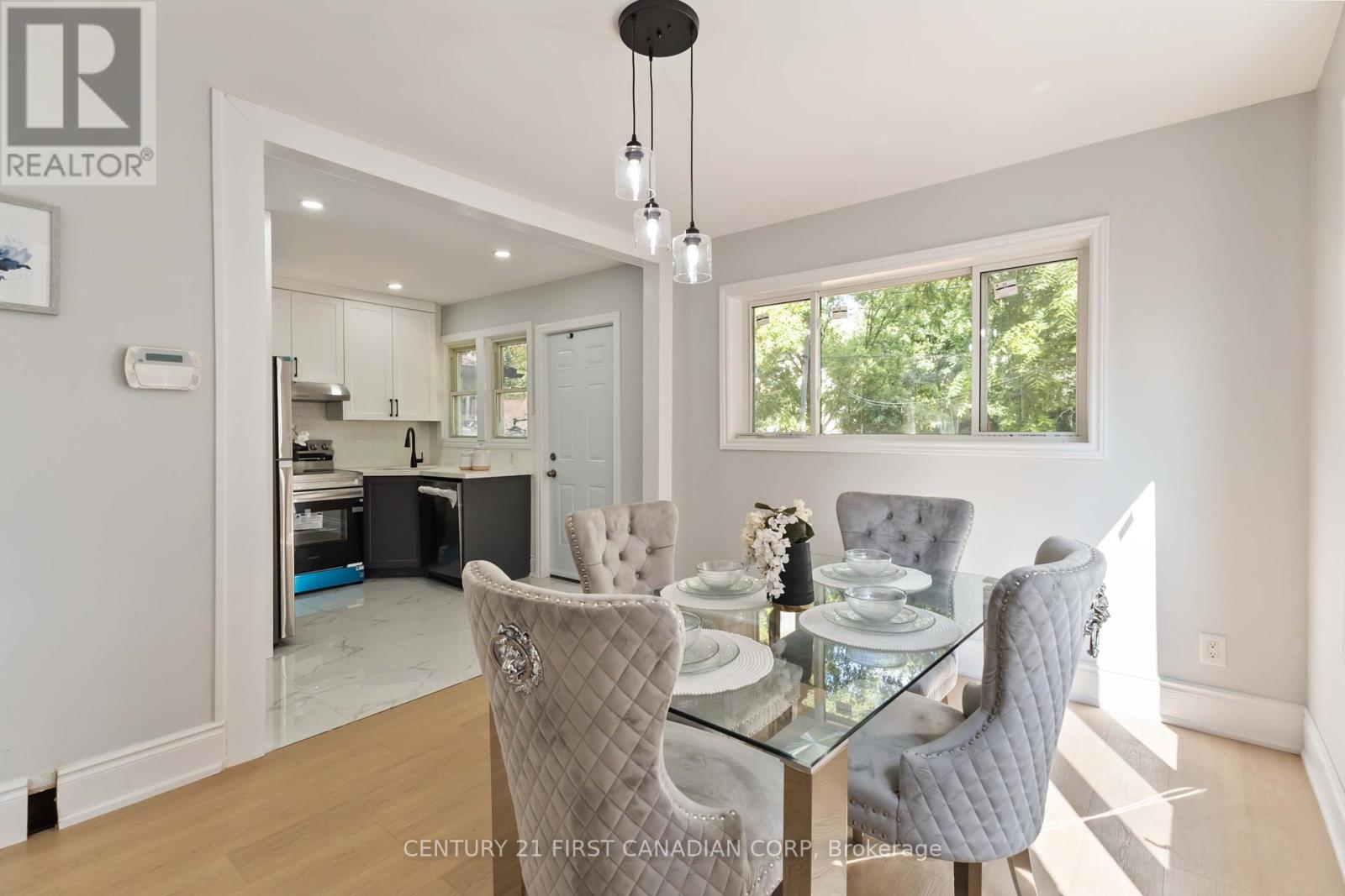 122 Windsor Crescent, London South (South F), Ontario  N6C 1V8 - Photo 9 - X12391002