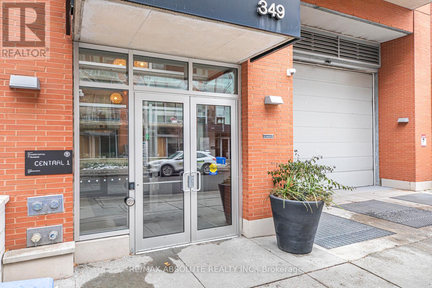 422 - 349 Mcleod Street, Ottawa, Ontario  K2P 0S1 - Photo 3 - X12390995