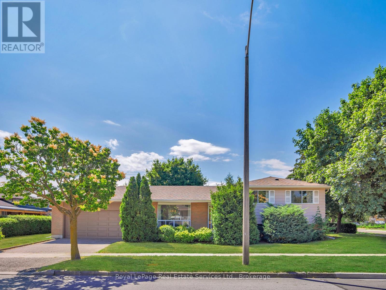 1 MOSSWOOD LANE, Toronto, Ontario