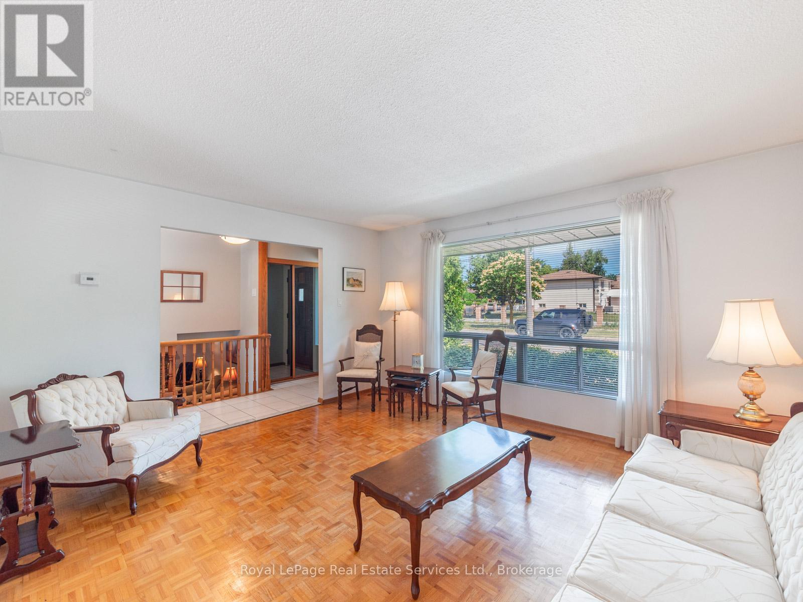 1 Mosswood Lane, Toronto, Ontario  M9V 1M3 - Photo 10 - W12391008