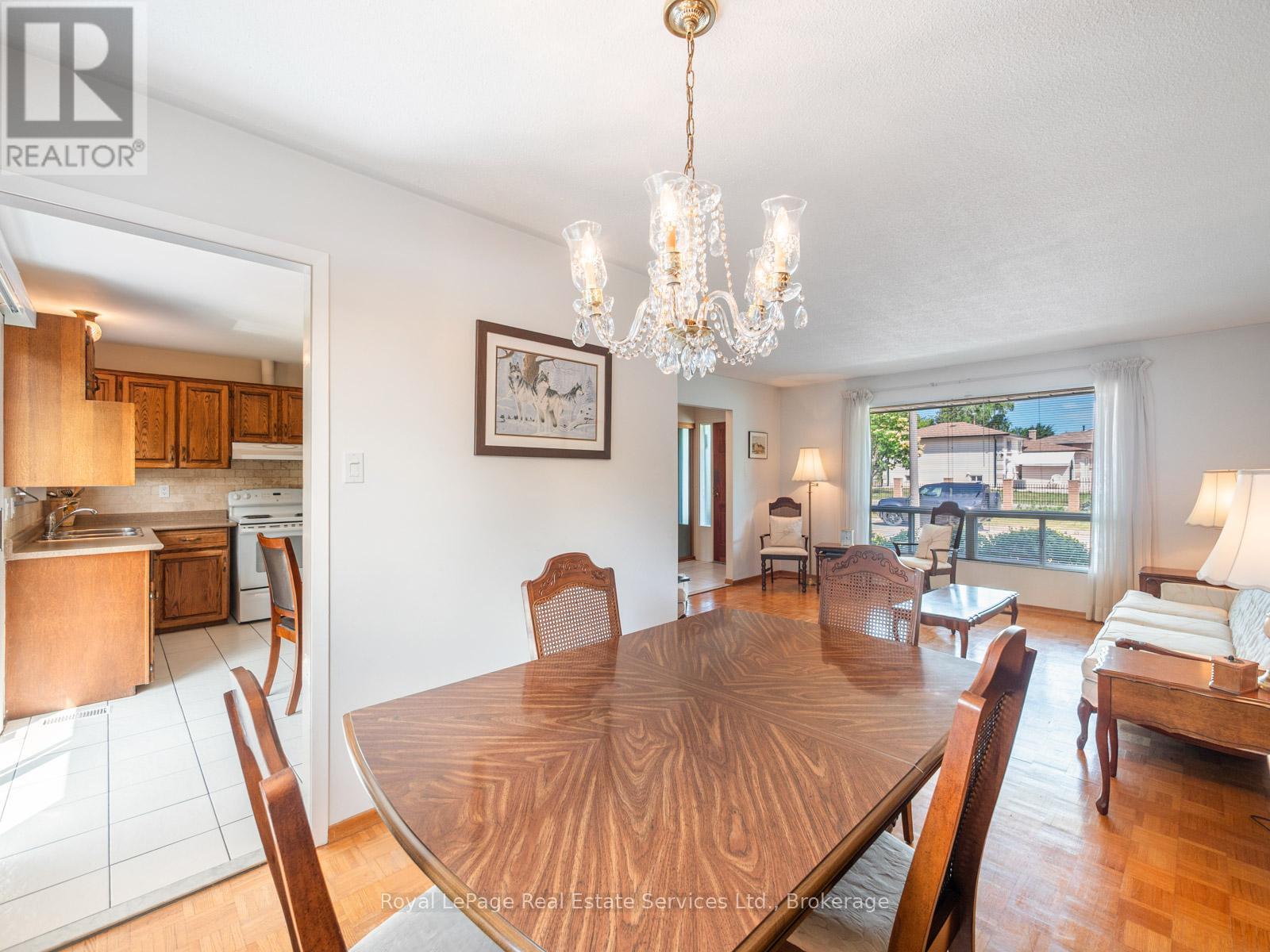 1 Mosswood Lane, Toronto, Ontario  M9V 1M3 - Photo 14 - W12391008