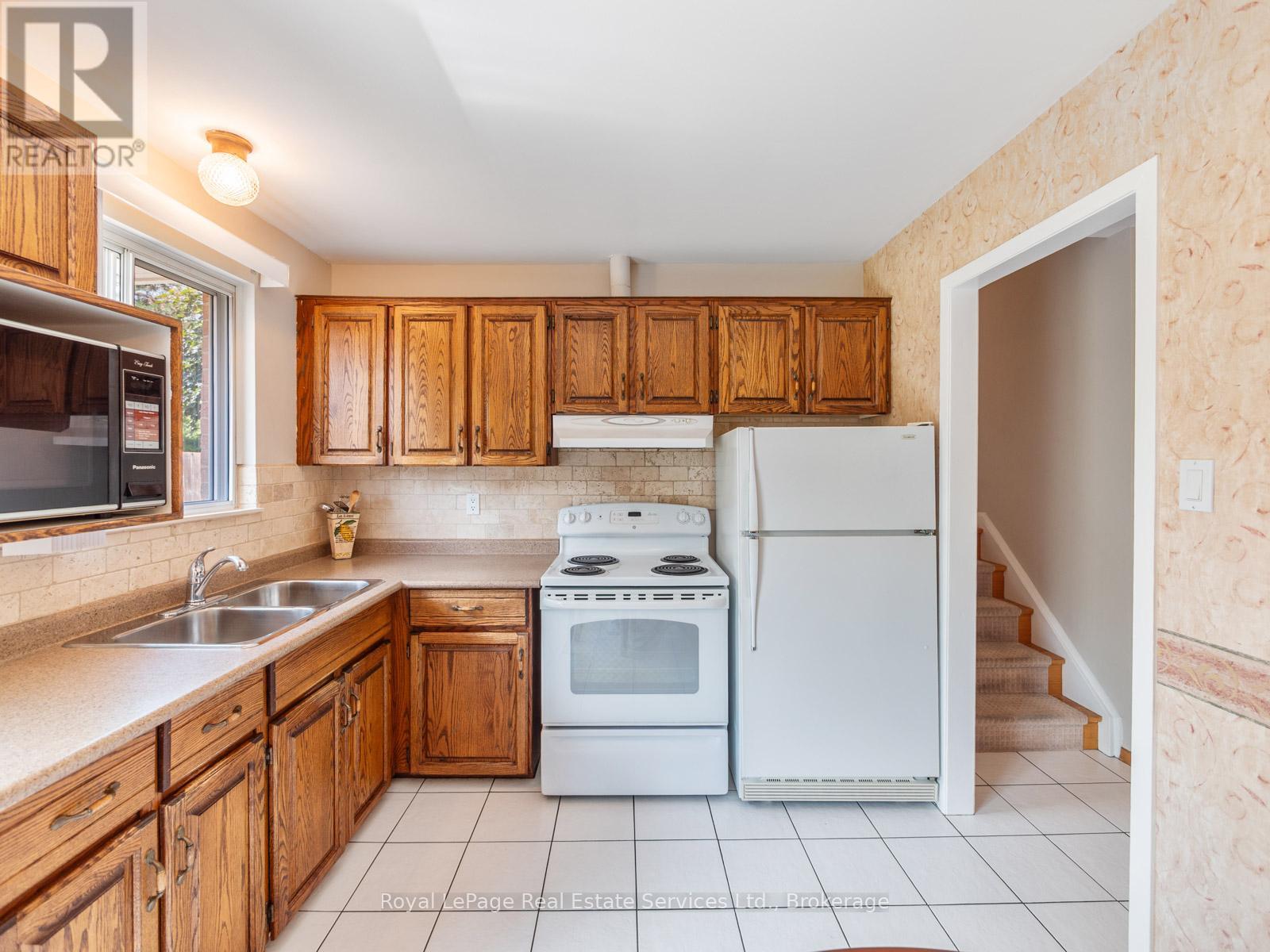 1 Mosswood Lane, Toronto, Ontario  M9V 1M3 - Photo 16 - W12391008
