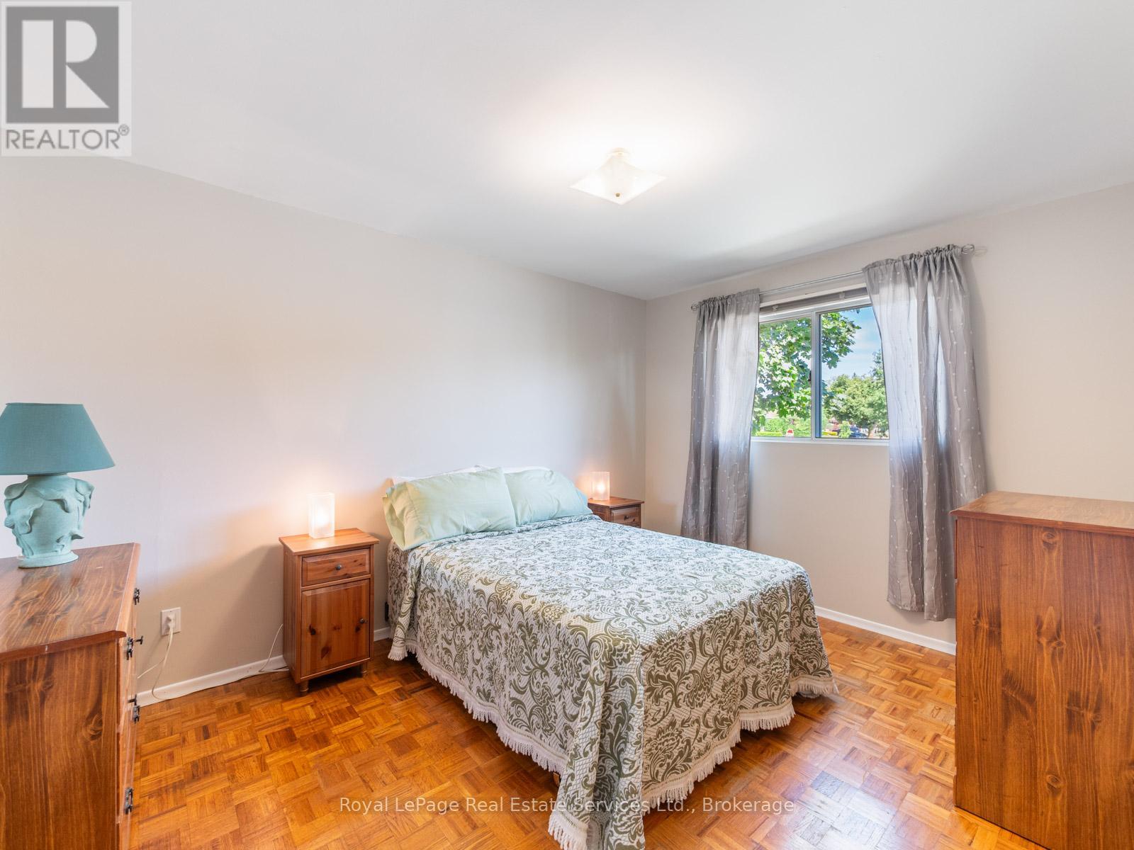 1 Mosswood Lane, Toronto, Ontario  M9V 1M3 - Photo 17 - W12391008